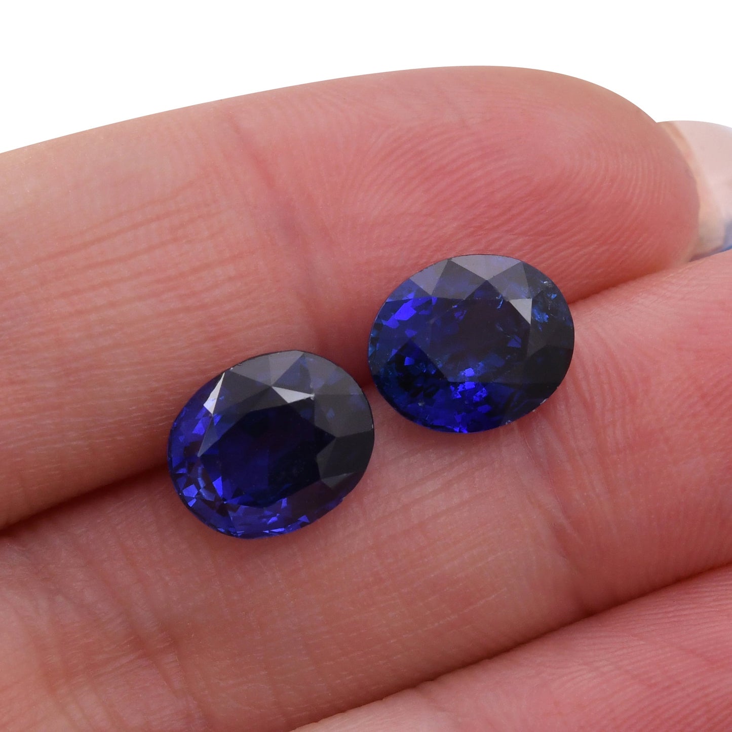 8,20 Karat blauer ovaler Saphir AGL