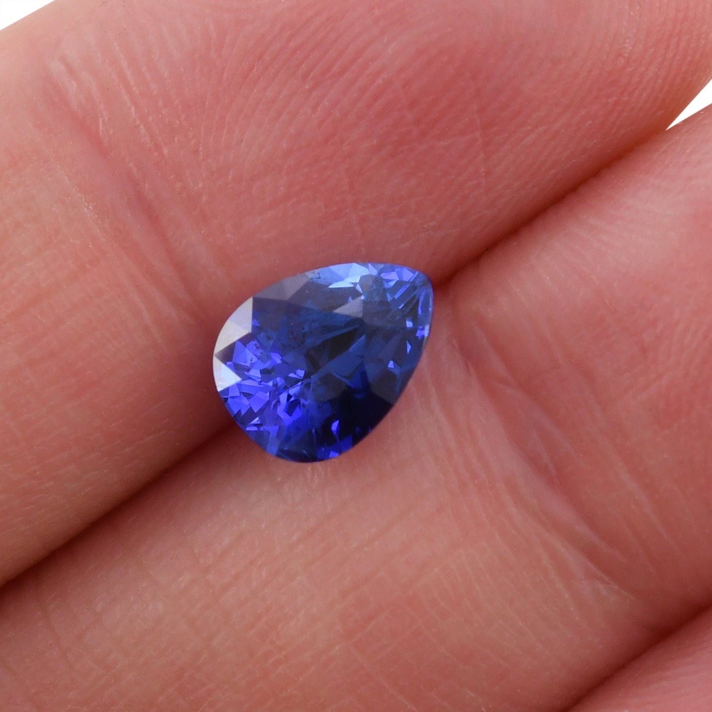 1,76 Karat blauer Birnensaphir AGL