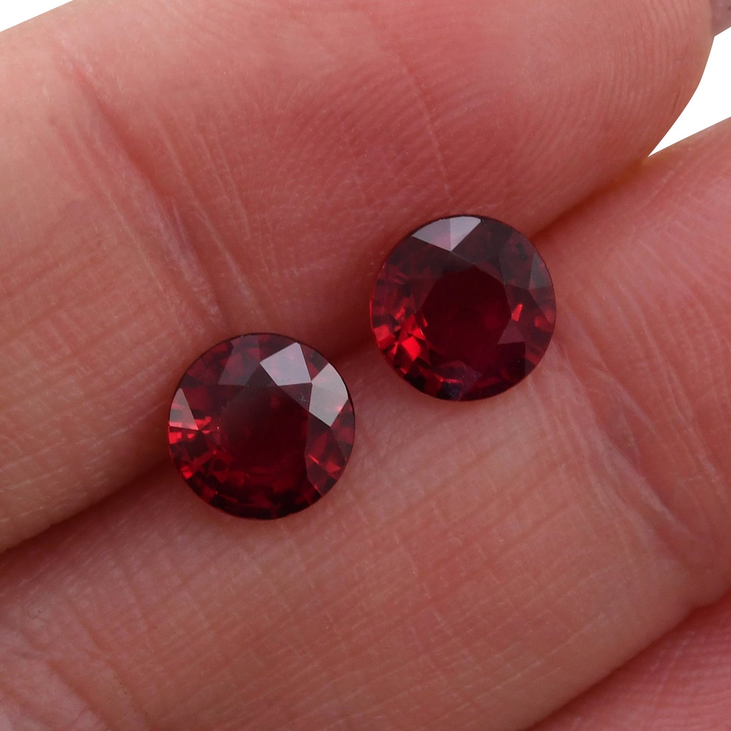 2,70 Karat roter runder Rubin aus Mosambik (GRS)