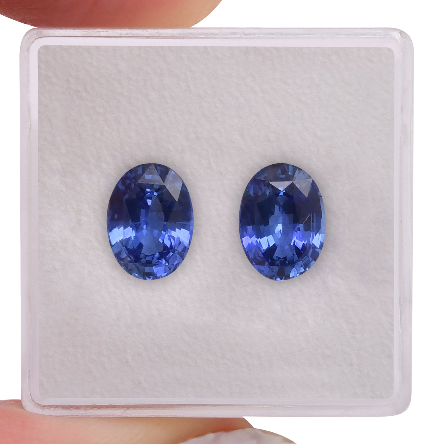 3,65 Karat blauer ovaler Saphir aus Sri Lanka