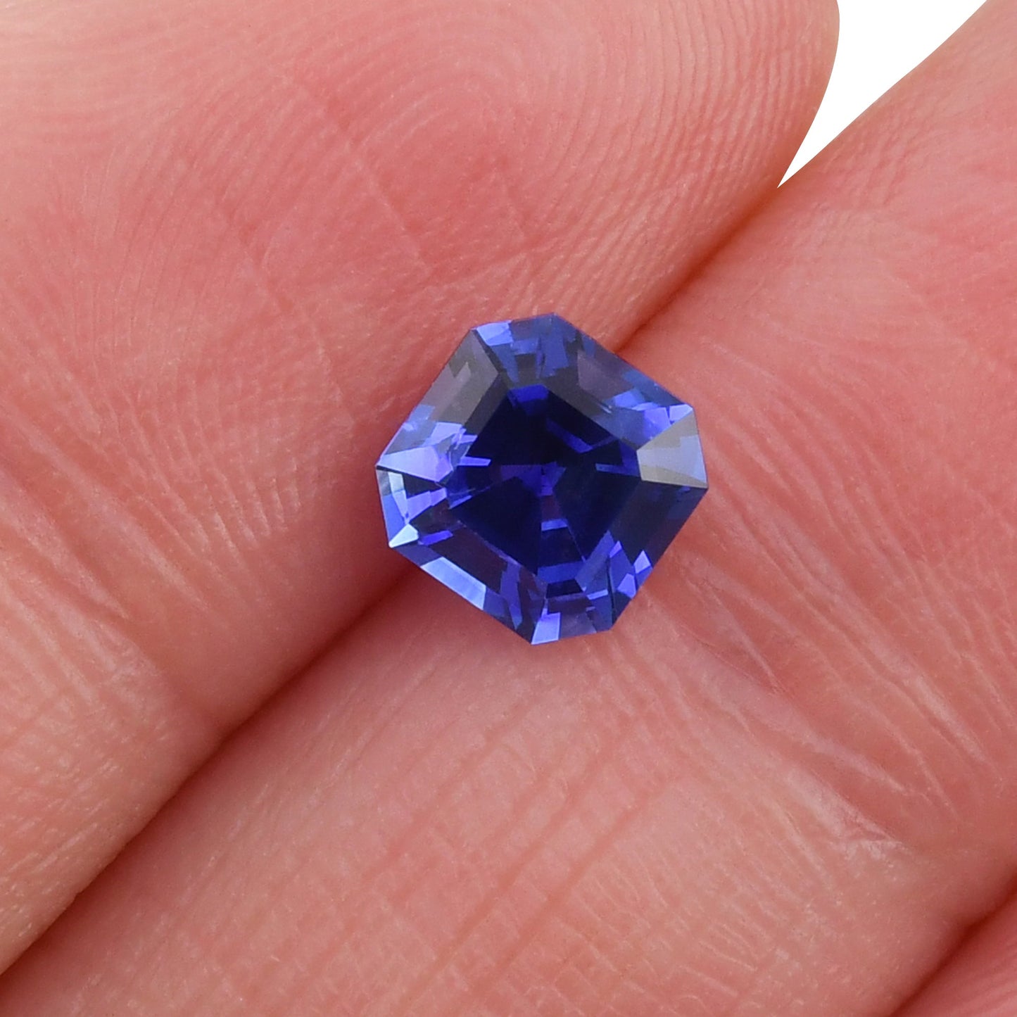 1,33 Karat blauer Smaragd-Saphir aus Sri Lanka