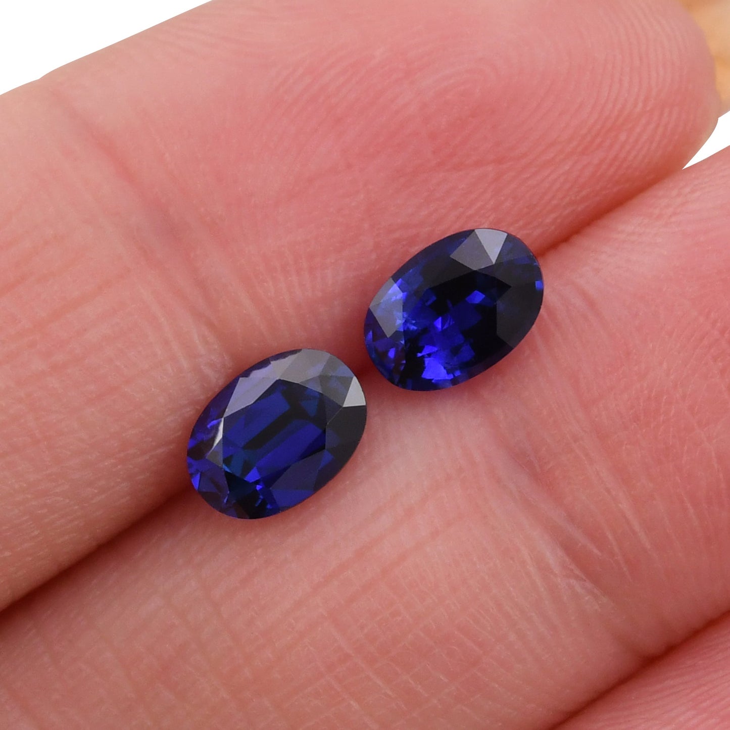 1,90 Karat blauer ovaler Saphir aus Sri Lanka