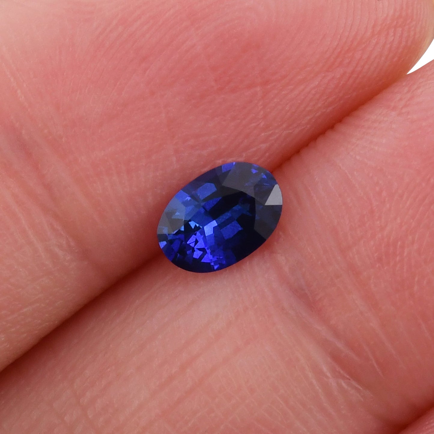 0,73 Karat blauer ovaler Saphir aus Sri Lanka