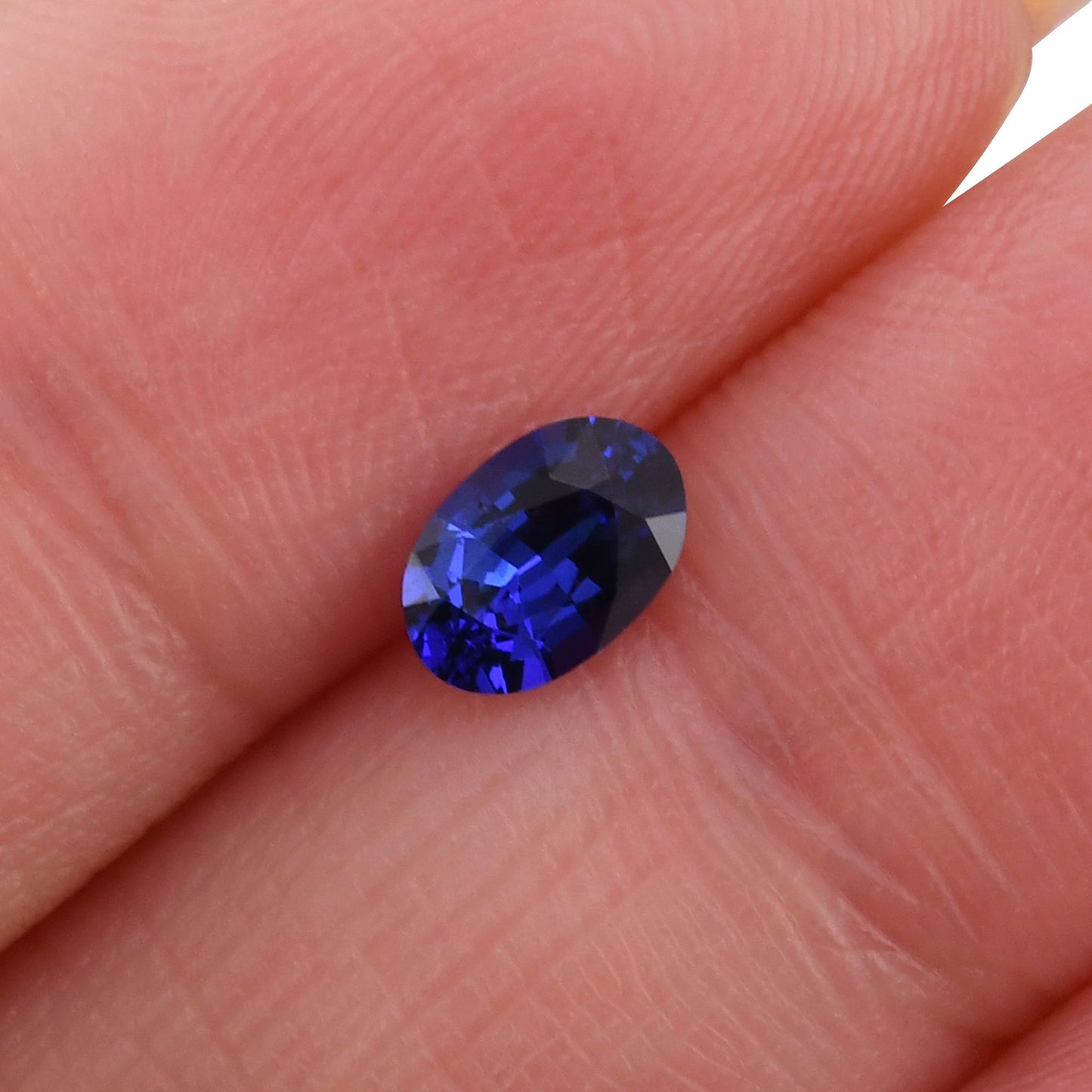 0,67 Karat blauer ovaler Saphir aus Sri Lanka