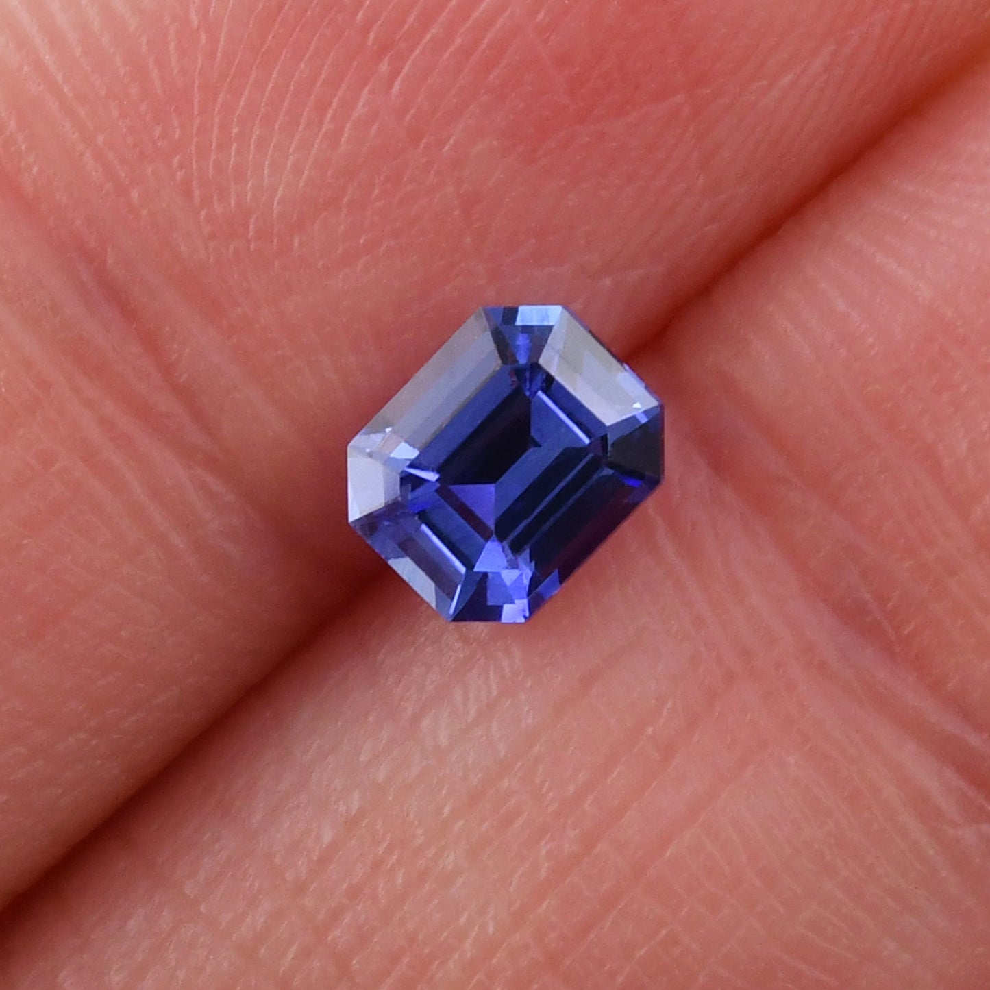 0,92 Karat blauer Smaragd-Saphir aus Sri Lanka