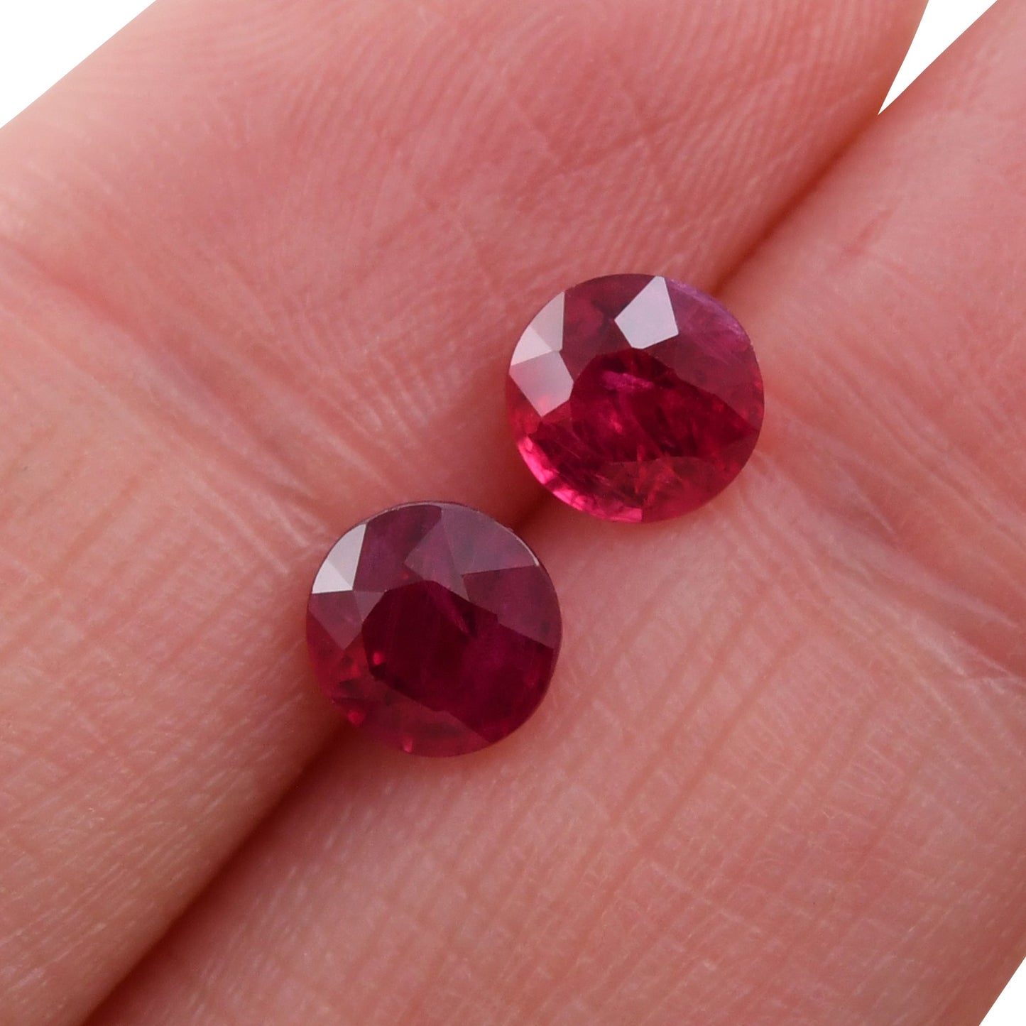 2,31 Karat roter runder Rubin aus Mosambik