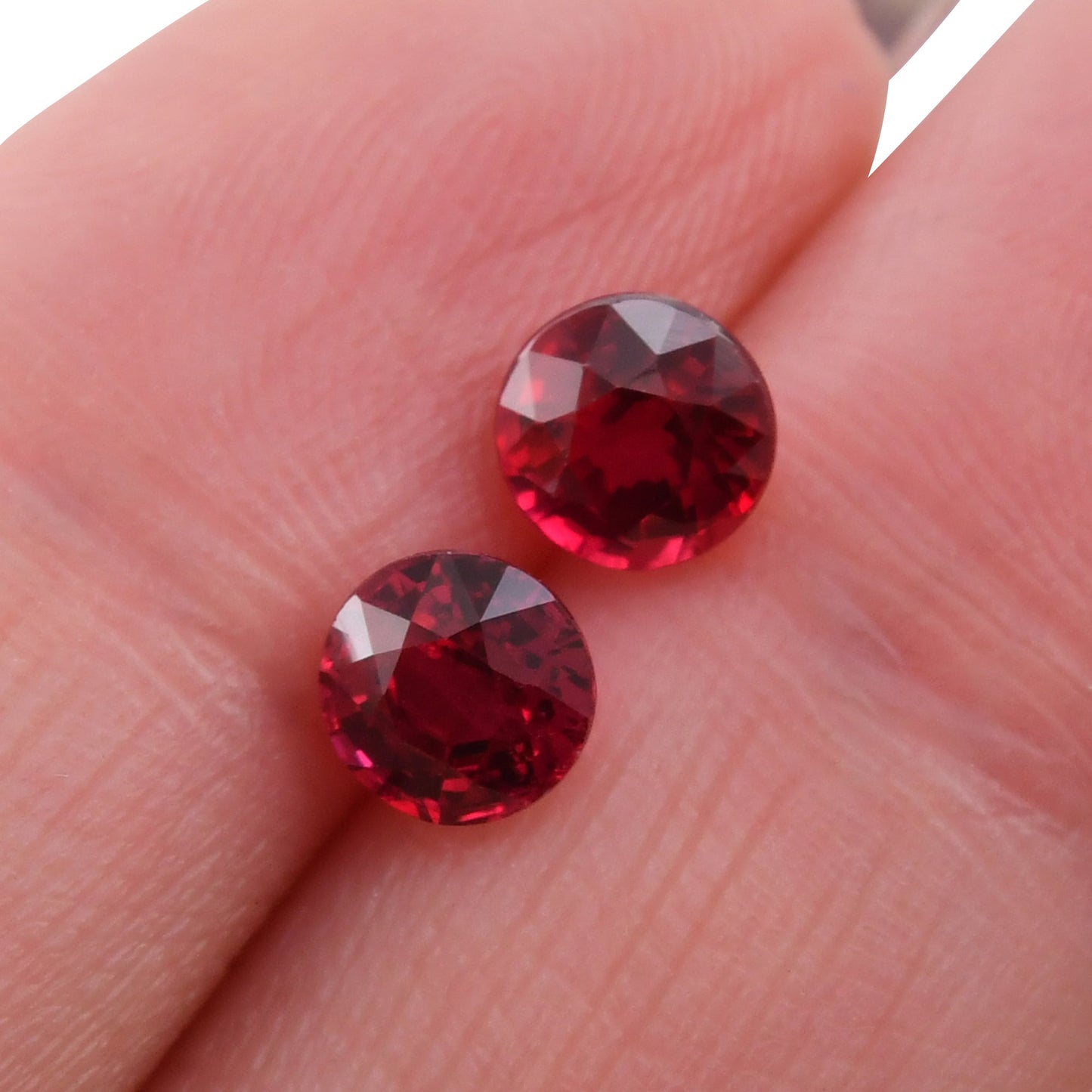 2,14 Karat roter runder Rubin aus Mosambik