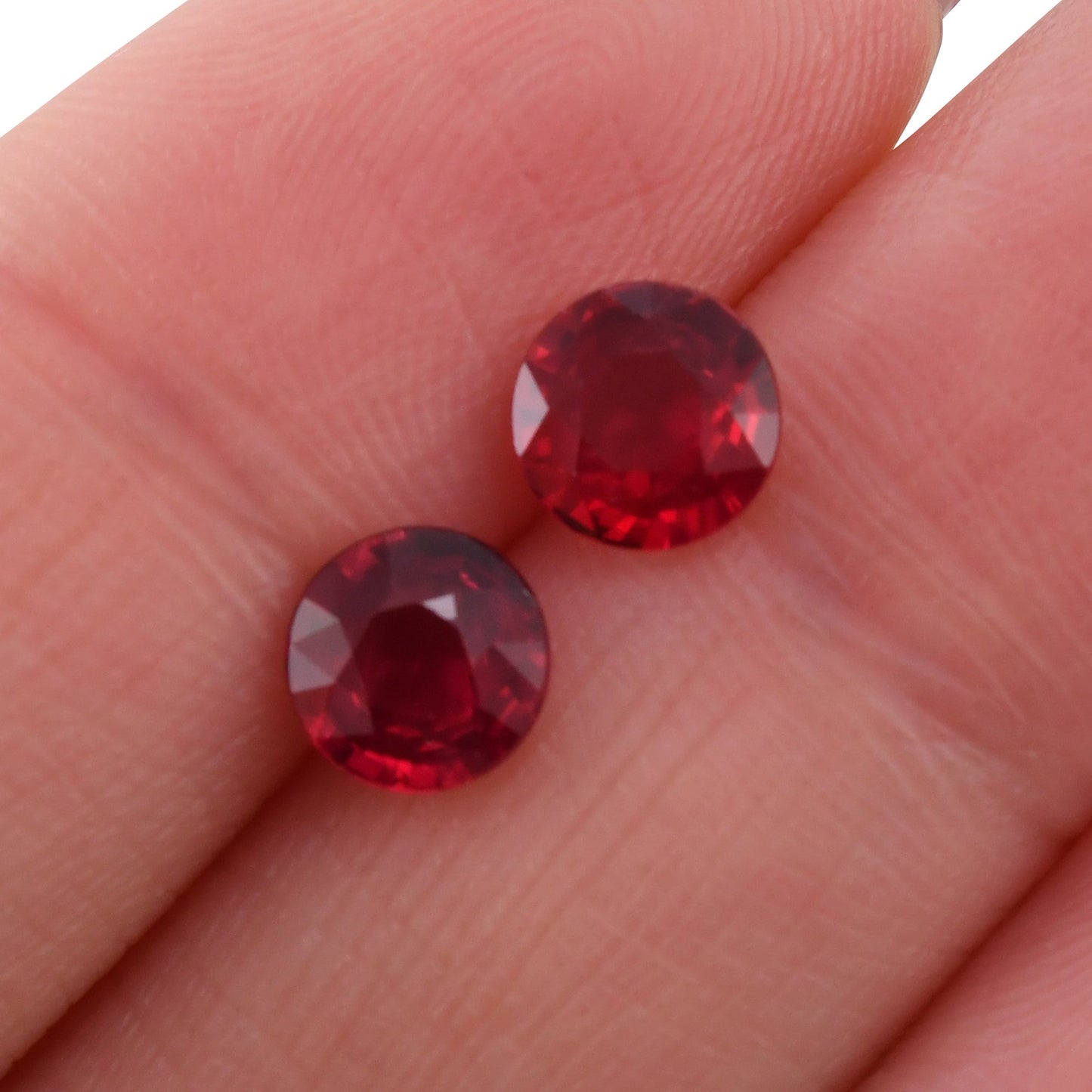2,12 Karat roter runder Rubin aus Mosambik