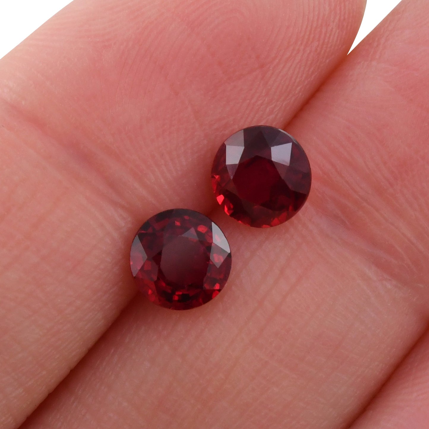 2,40 Karat roter runder Rubin aus Mosambik