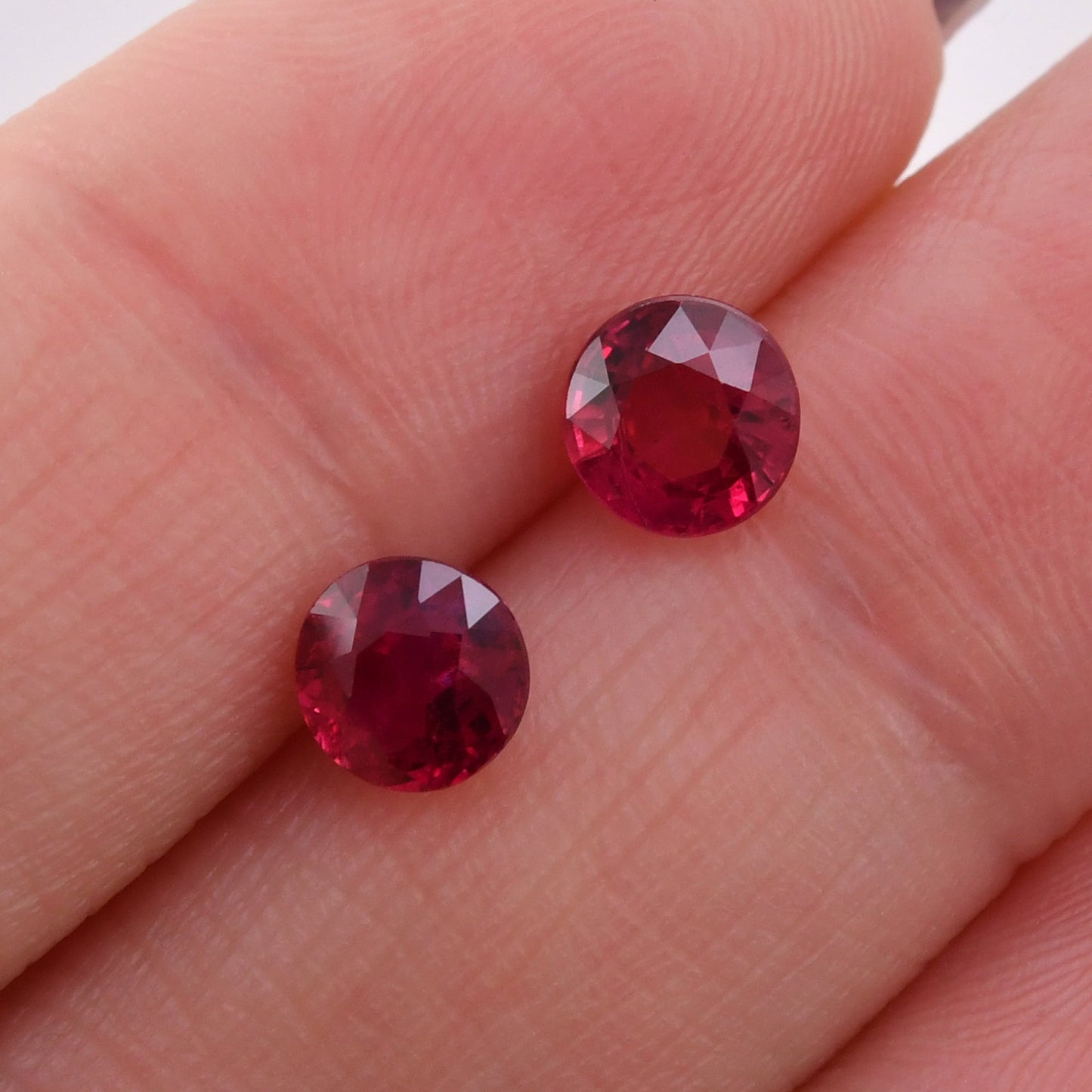 2,23 Karat roter runder Rubin aus Mosambik