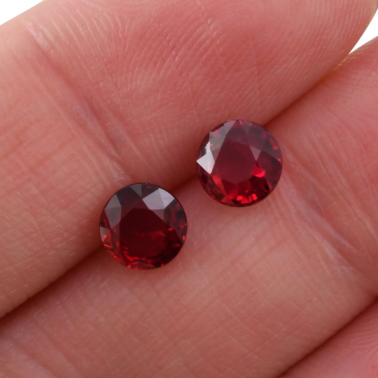 2,12 Karat roter runder Rubin aus Mosambik