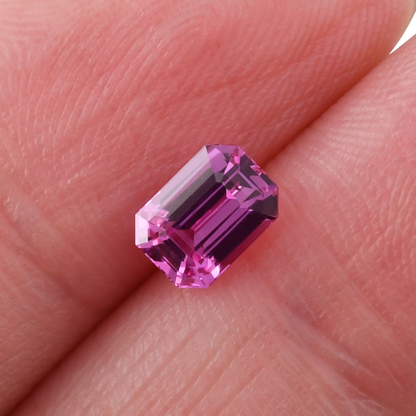 1,08 Karat rosafarbener Madagaskar-Smaragd-Saphir