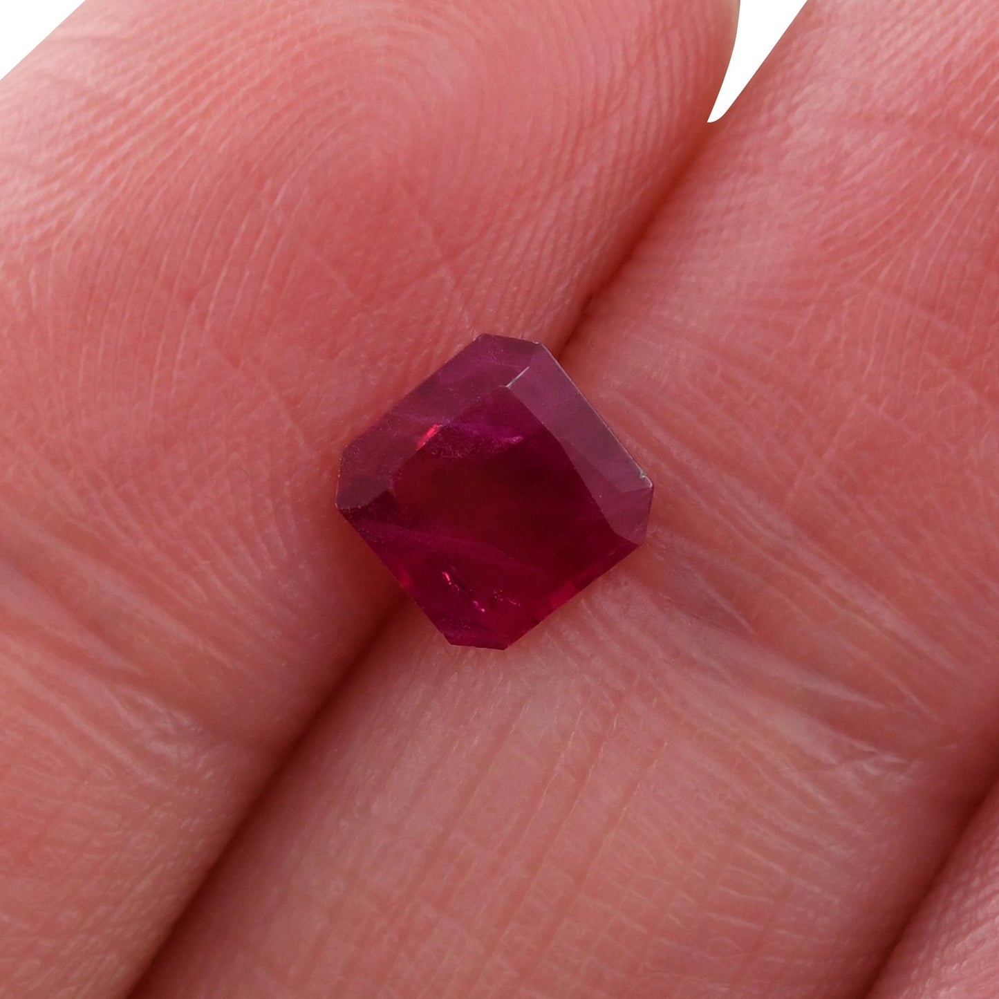0,92 Karat roter Mosambik-Smaragd-Rubin