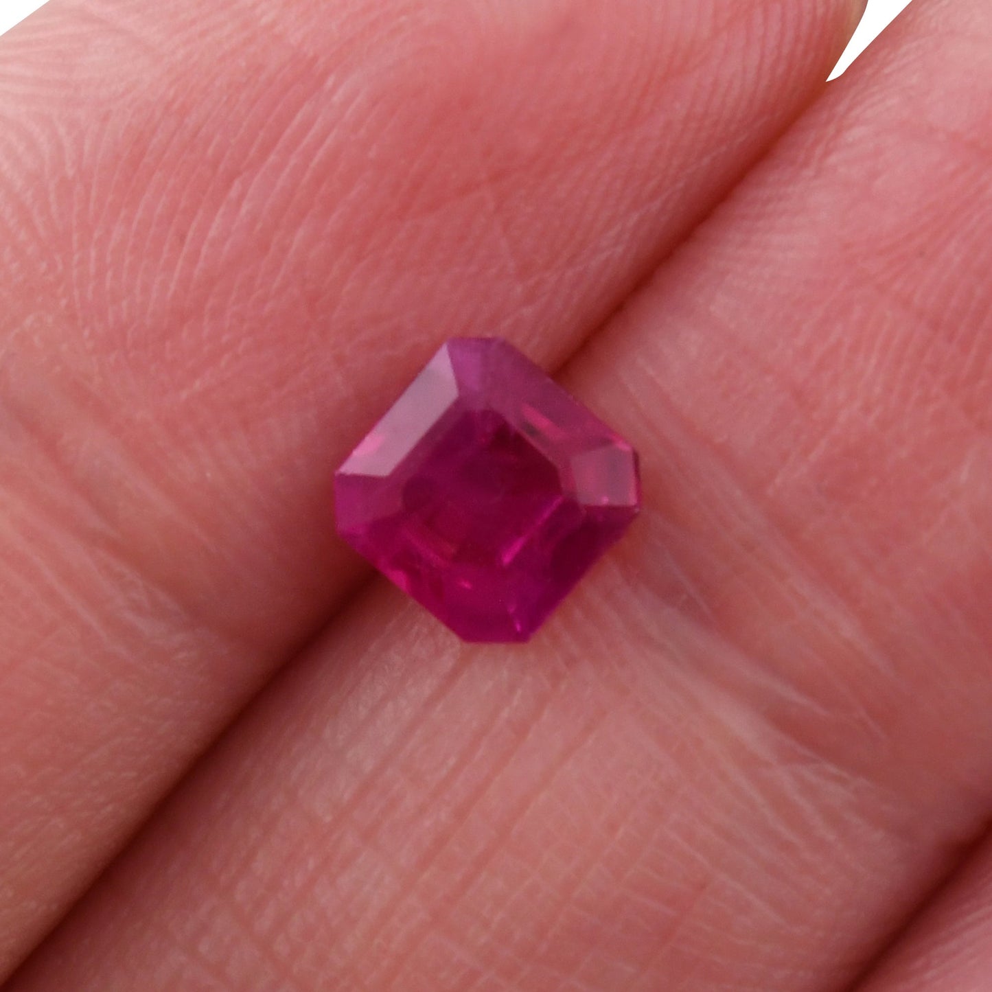1,06 Karat roter Mosambik-Smaragd-Rubin