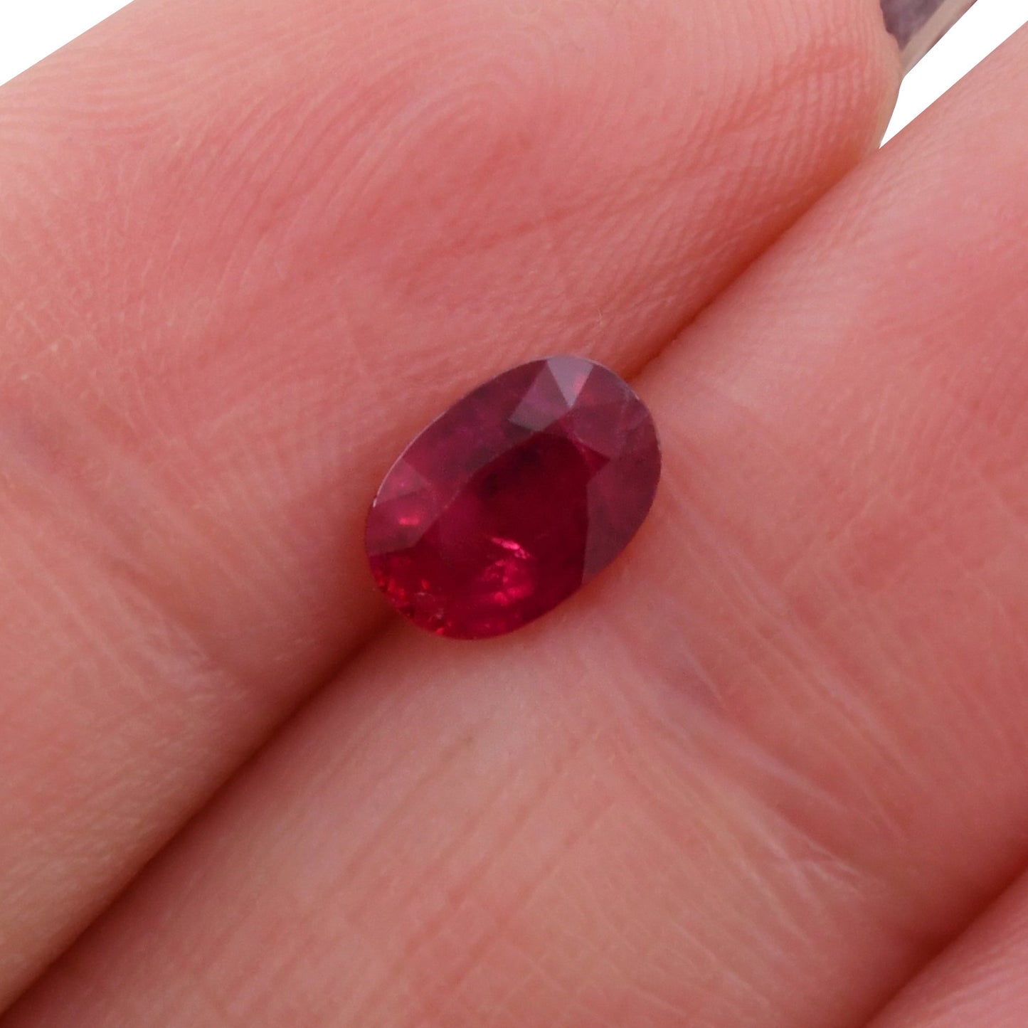 0,84 Karat roter ovaler Rubin aus Mosambik