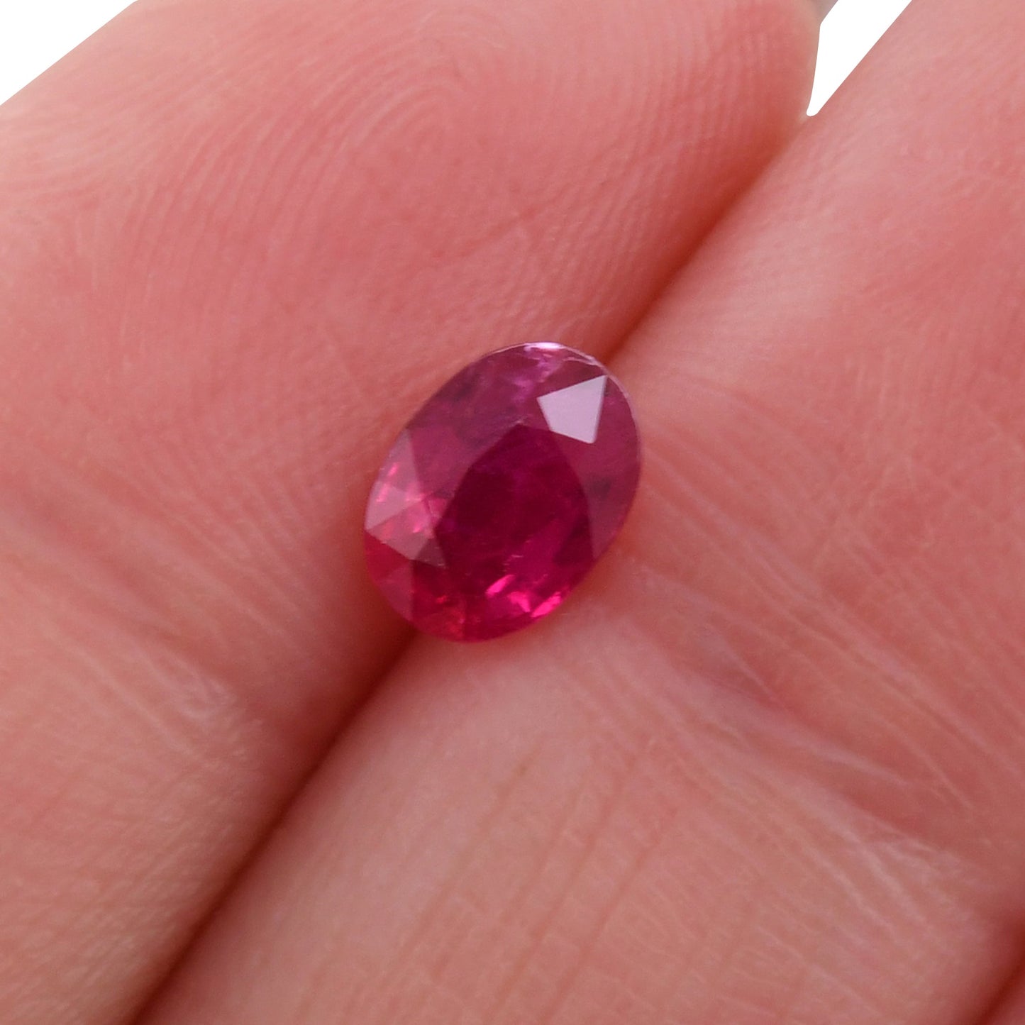 0,99 Karat roter ovaler Rubin aus Thailand