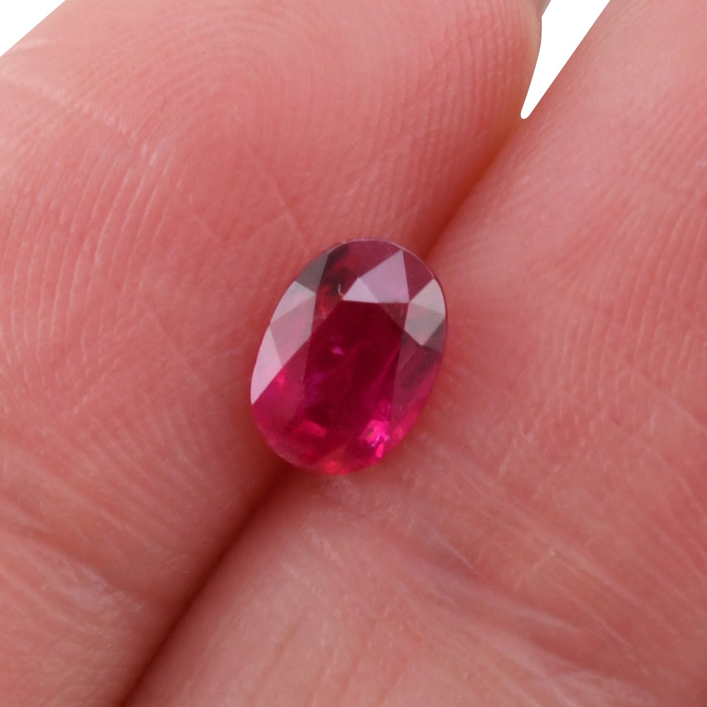 0,99 Karat roter ovaler Rubin aus Thailand