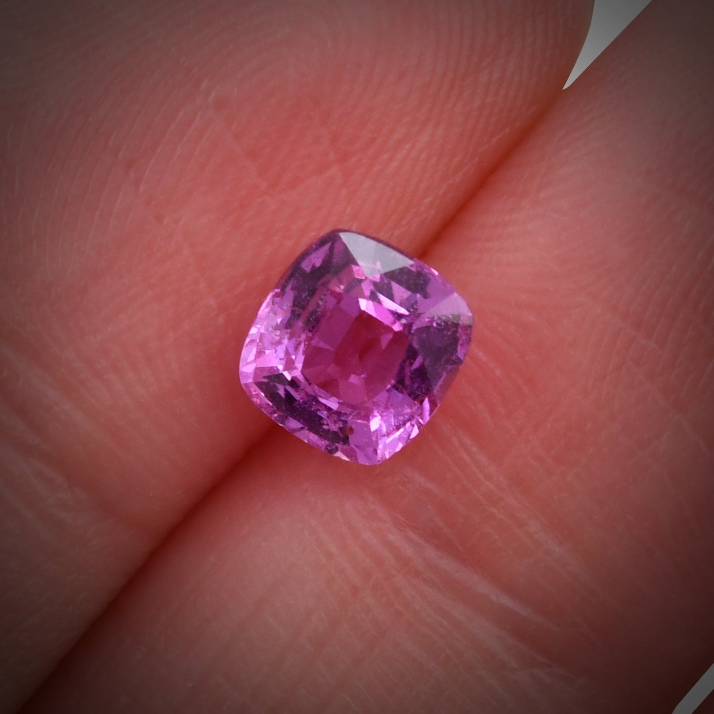 1,26 Karat rosafarbener MADAGASKAR-Kissen-Saphir