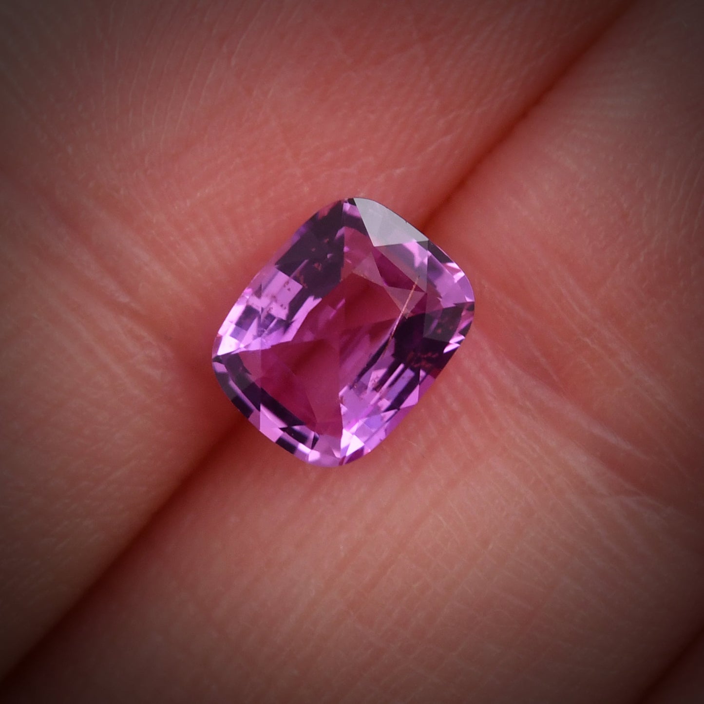 1,43 Karat rosafarbener MADAGASKAR-Kissen-Saphir