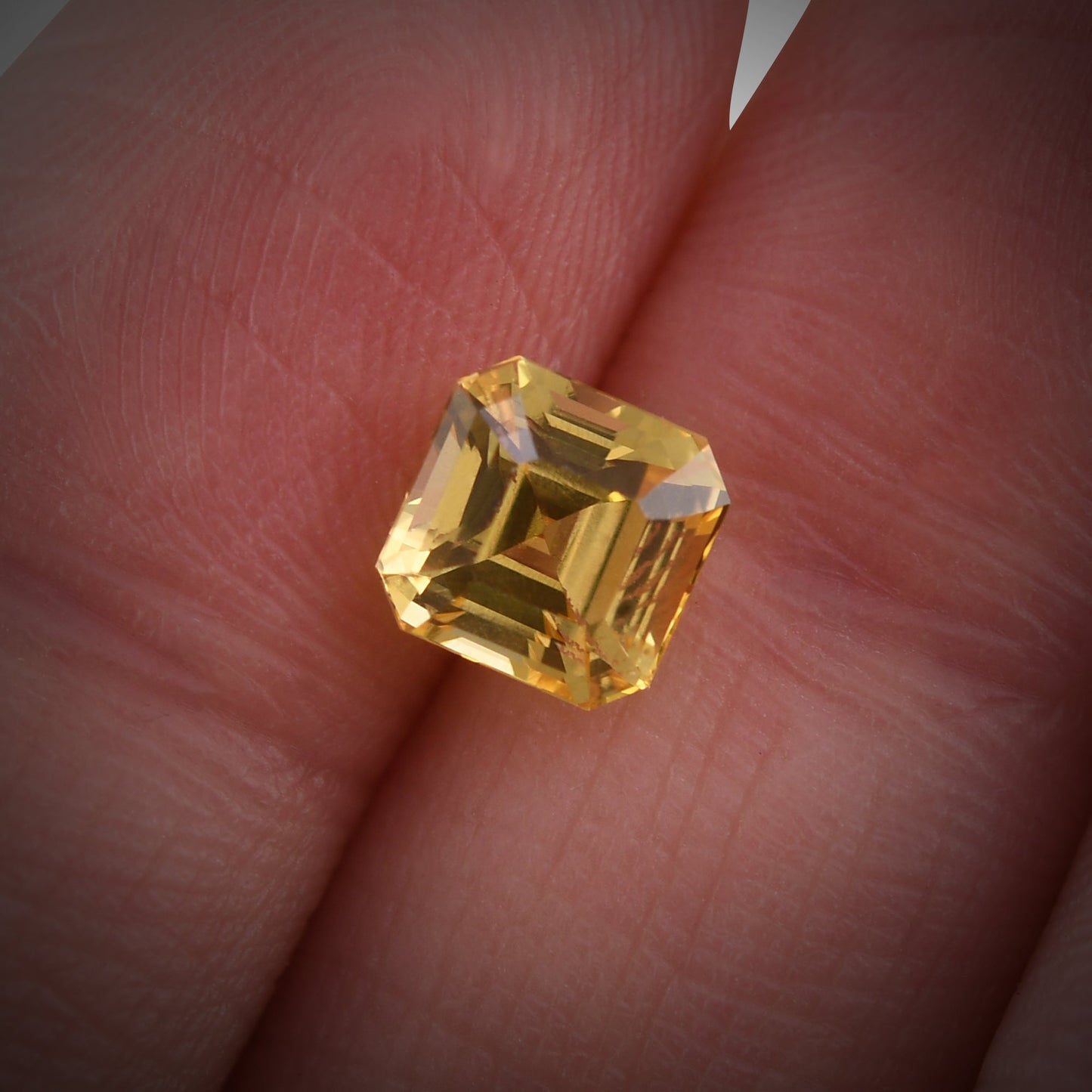 1,75 Karat Gelber Smaragd-Saphir aus Sri Lanka