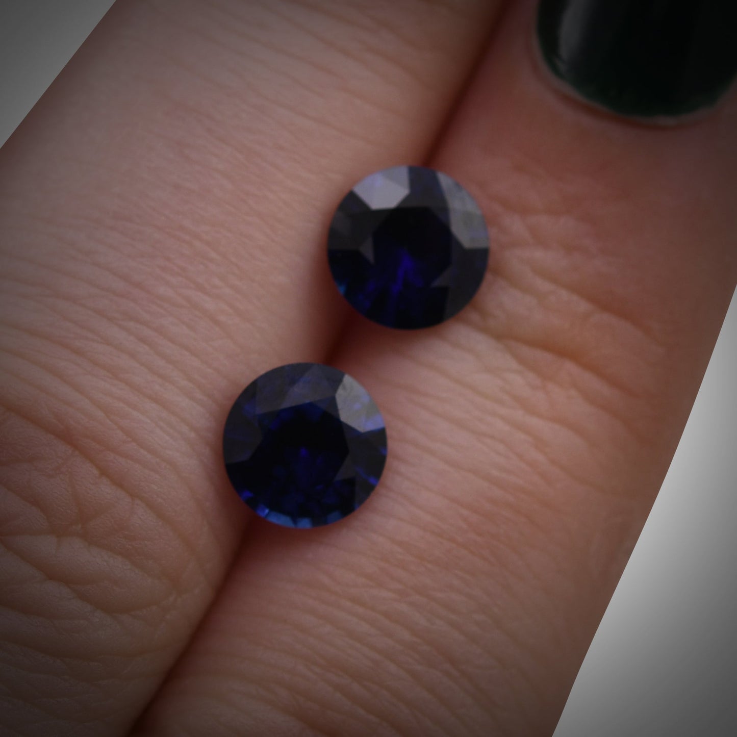2,72 Karat blauer runder Saphir aus Sri Lanka