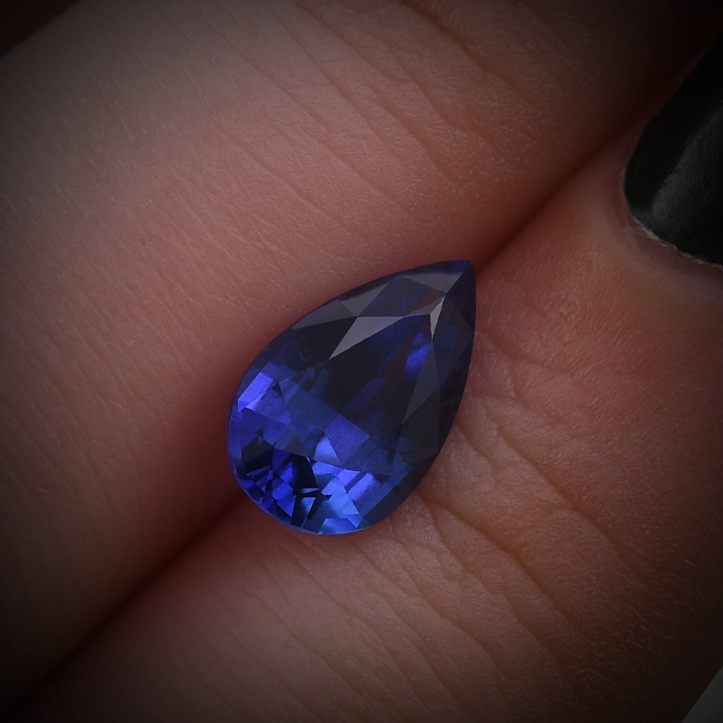 2,31 Karat blauer birnenförmiger Saphir aus Sri Lanka