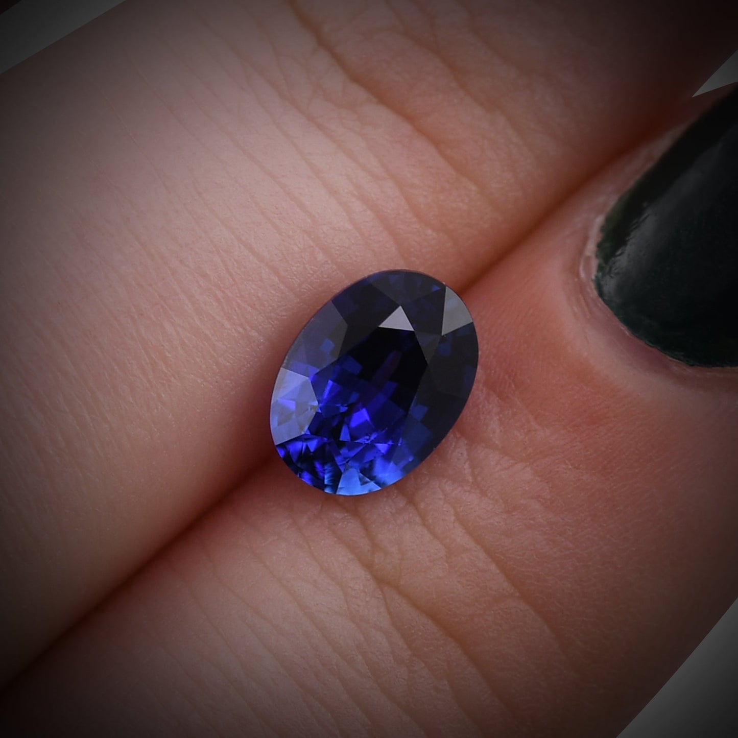 1,73 Karat blauer ovaler Saphir aus Sri Lanka