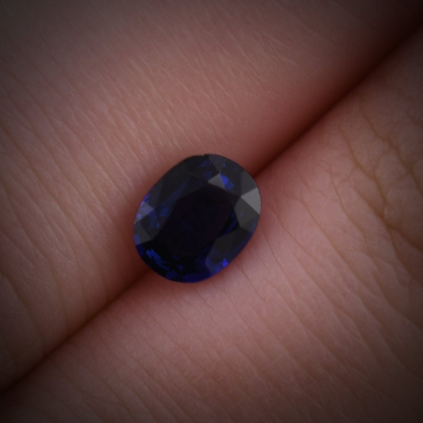 0,94 Karat blauer ovaler Saphir aus Sri Lanka