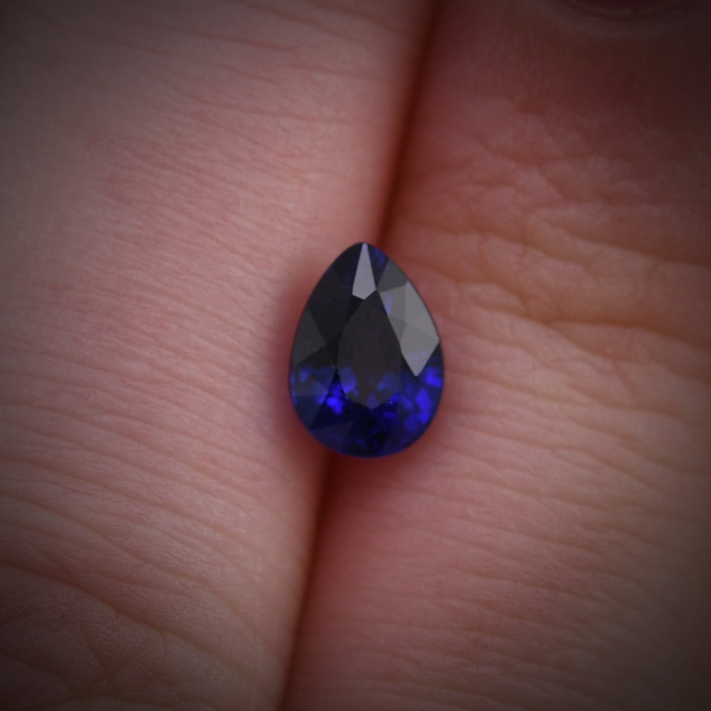 1,30 Karat blauer birnenförmiger Saphir aus Sri Lanka