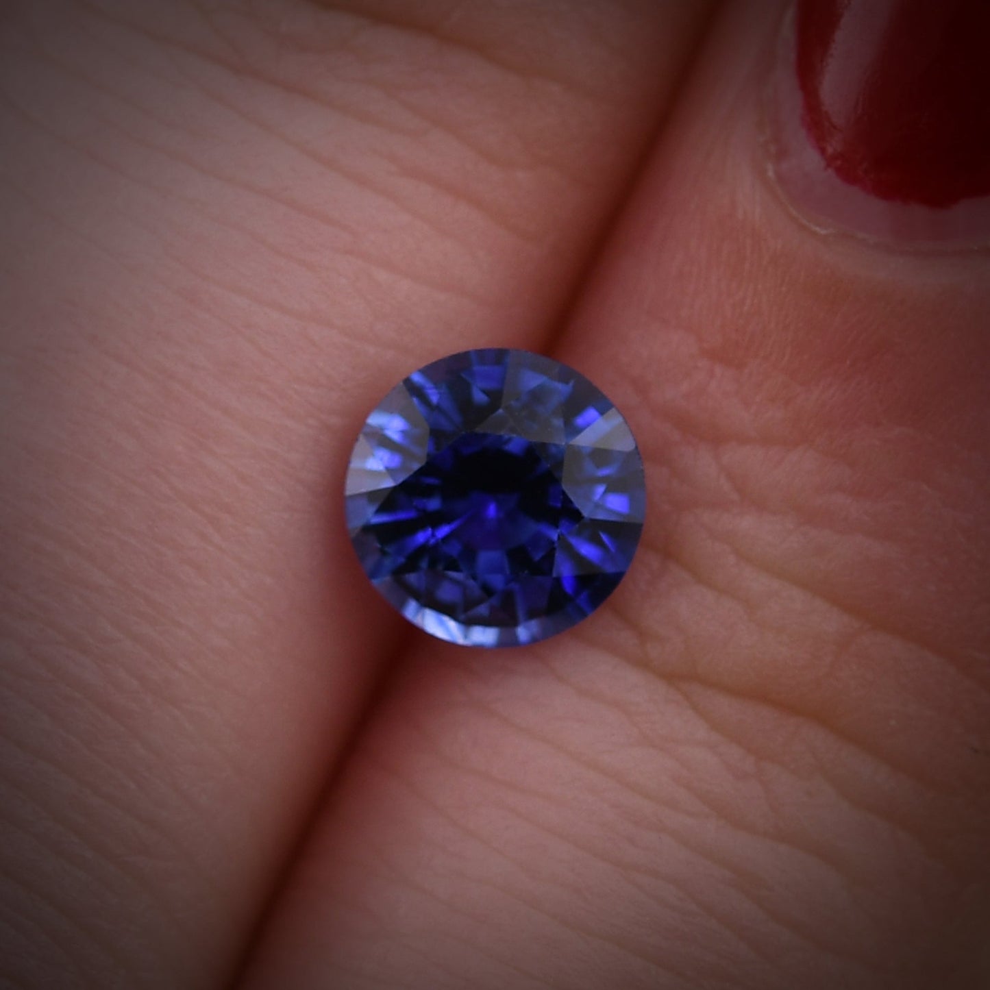 1,36 Karat blauer runder Saphir aus Sri Lanka