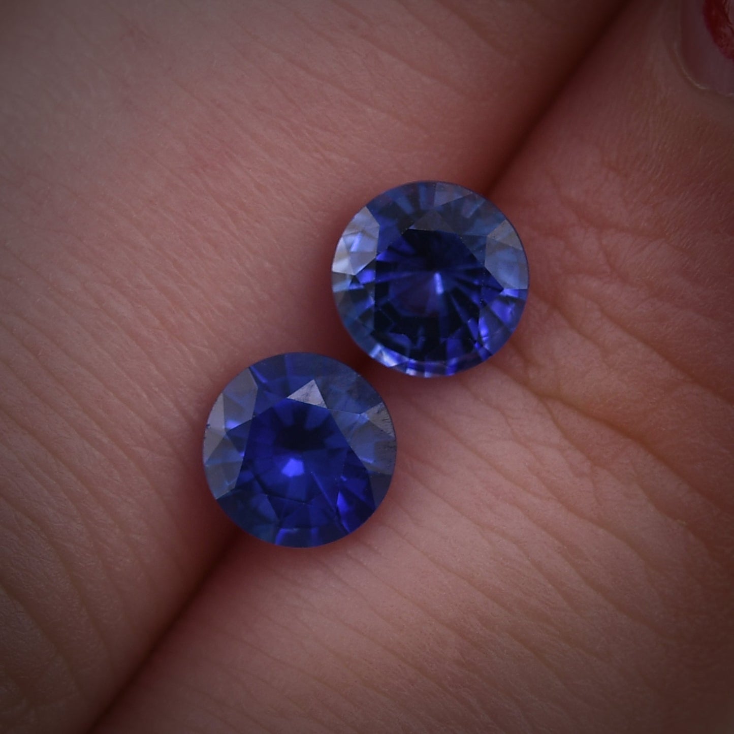 2,02 Karat blauer runder Saphir aus Sri Lanka