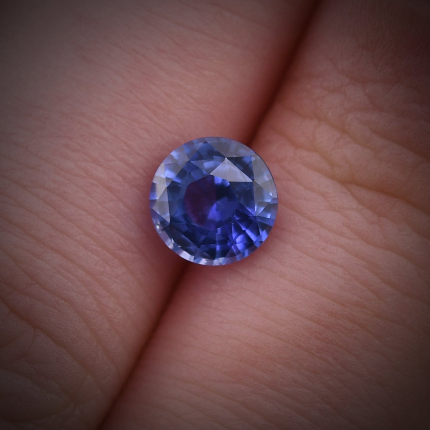 1,53 Karat blauer runder Saphir aus Sri Lanka