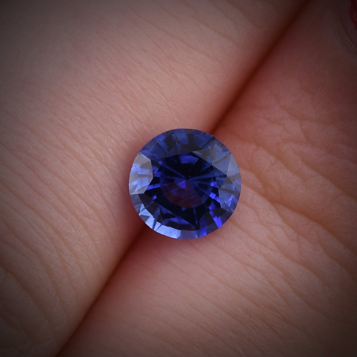 1,61 Karat blauer runder Saphir aus Sri Lanka