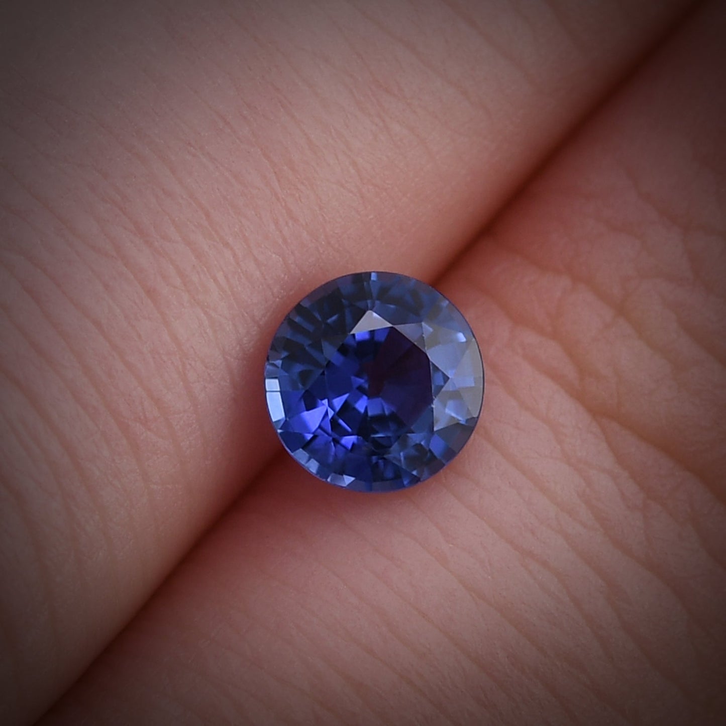 0,96 Karat blauer runder Saphir aus Sri Lanka