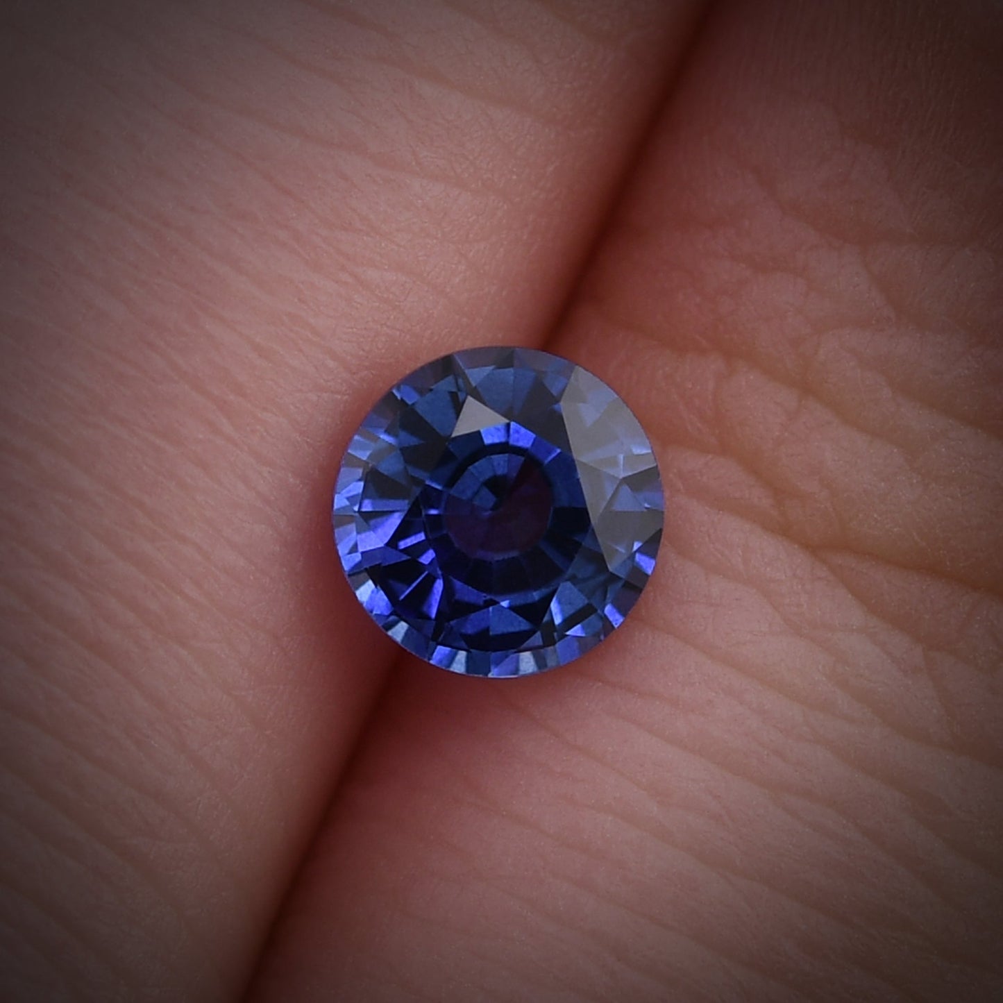 0,91 Karat blauer runder Saphir aus Sri Lanka