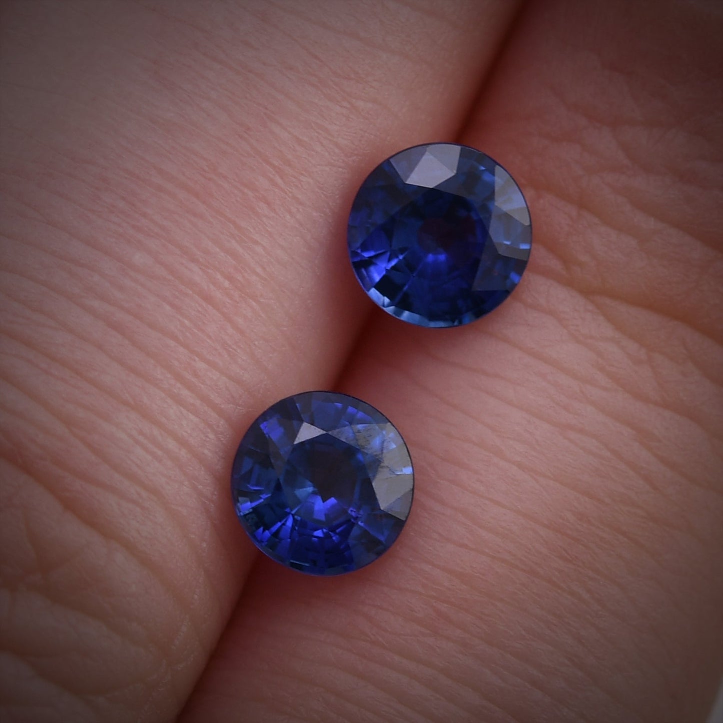 1,97 Karat blauer runder Saphir aus Sri Lanka