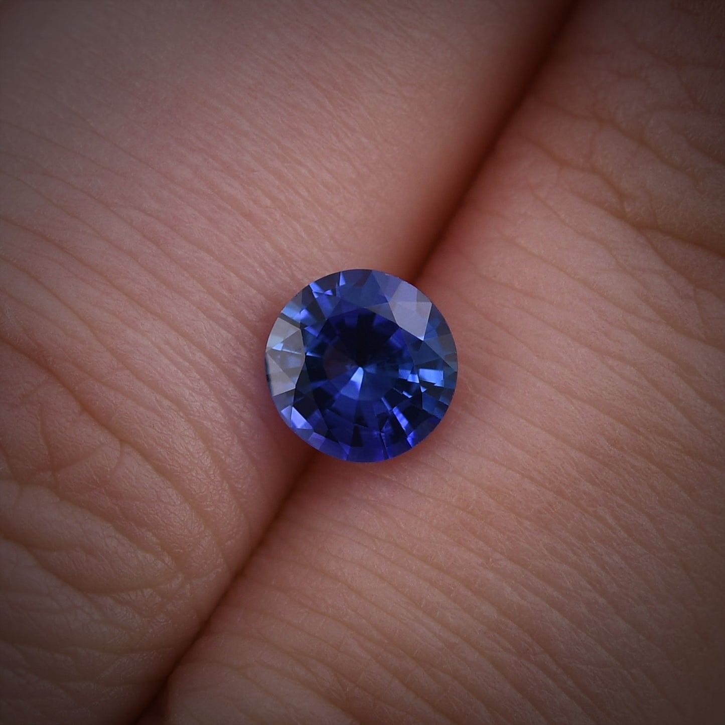 1,02 Karat blauer runder Saphir aus Sri Lanka
