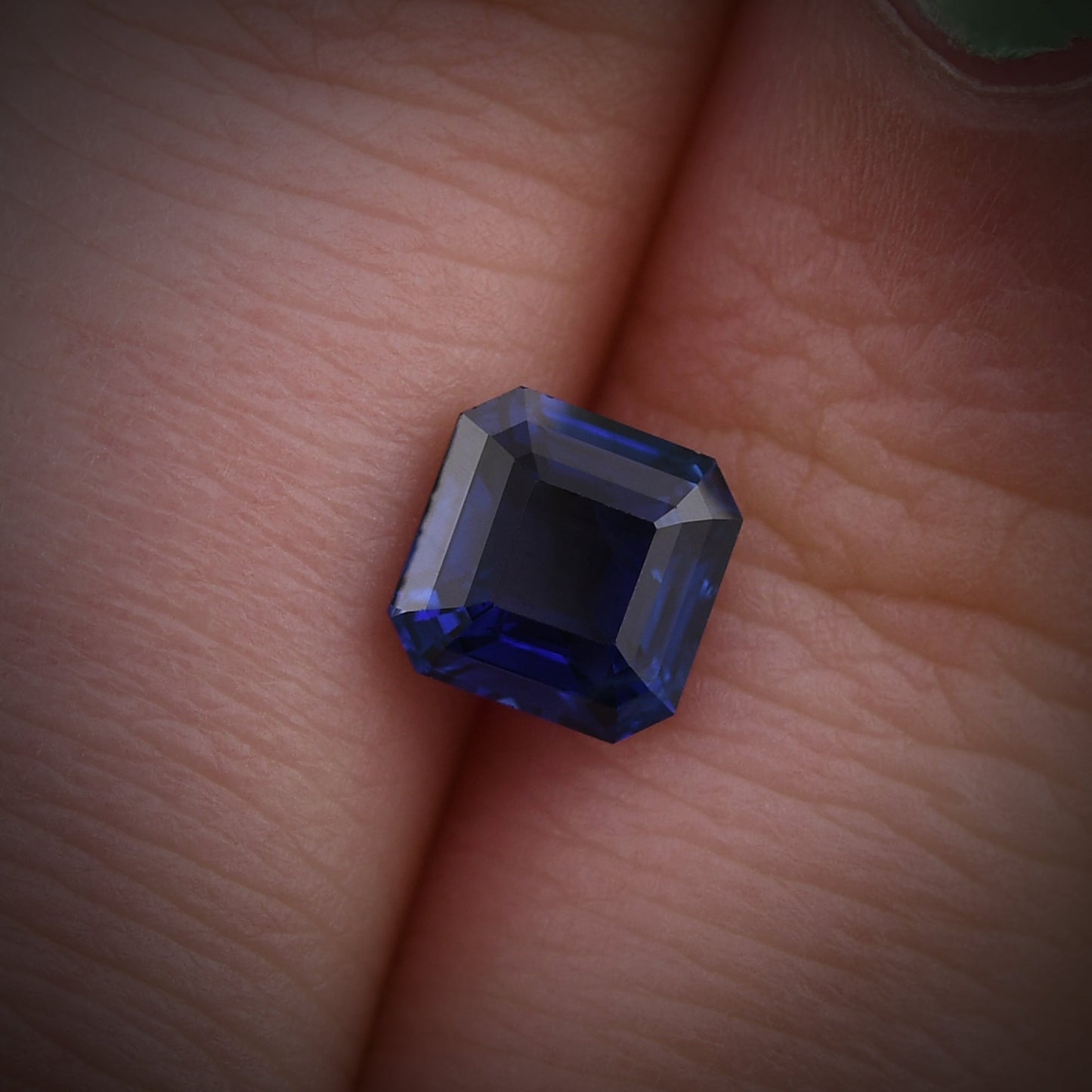 1,57 Karat blauer Smaragd-Saphir aus Sri Lanka