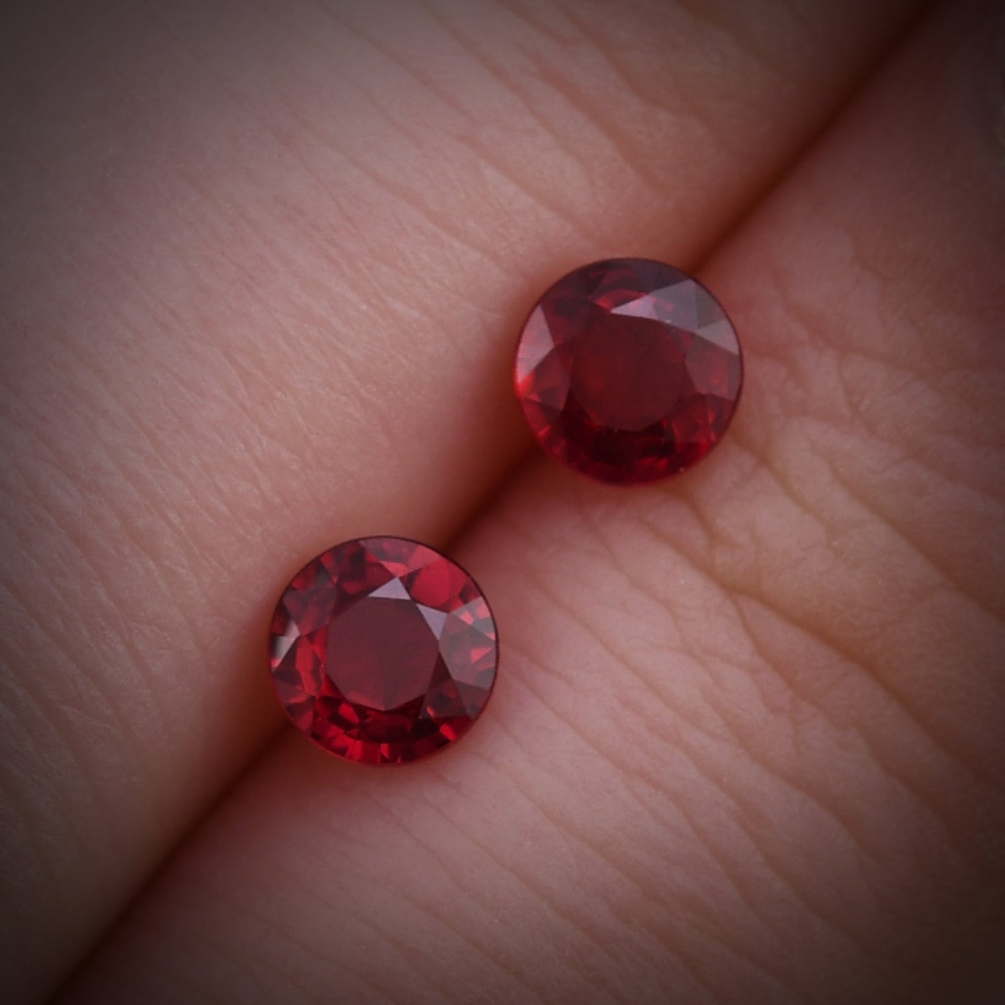 1,10 Karat roter runder Rubin aus Mosambik