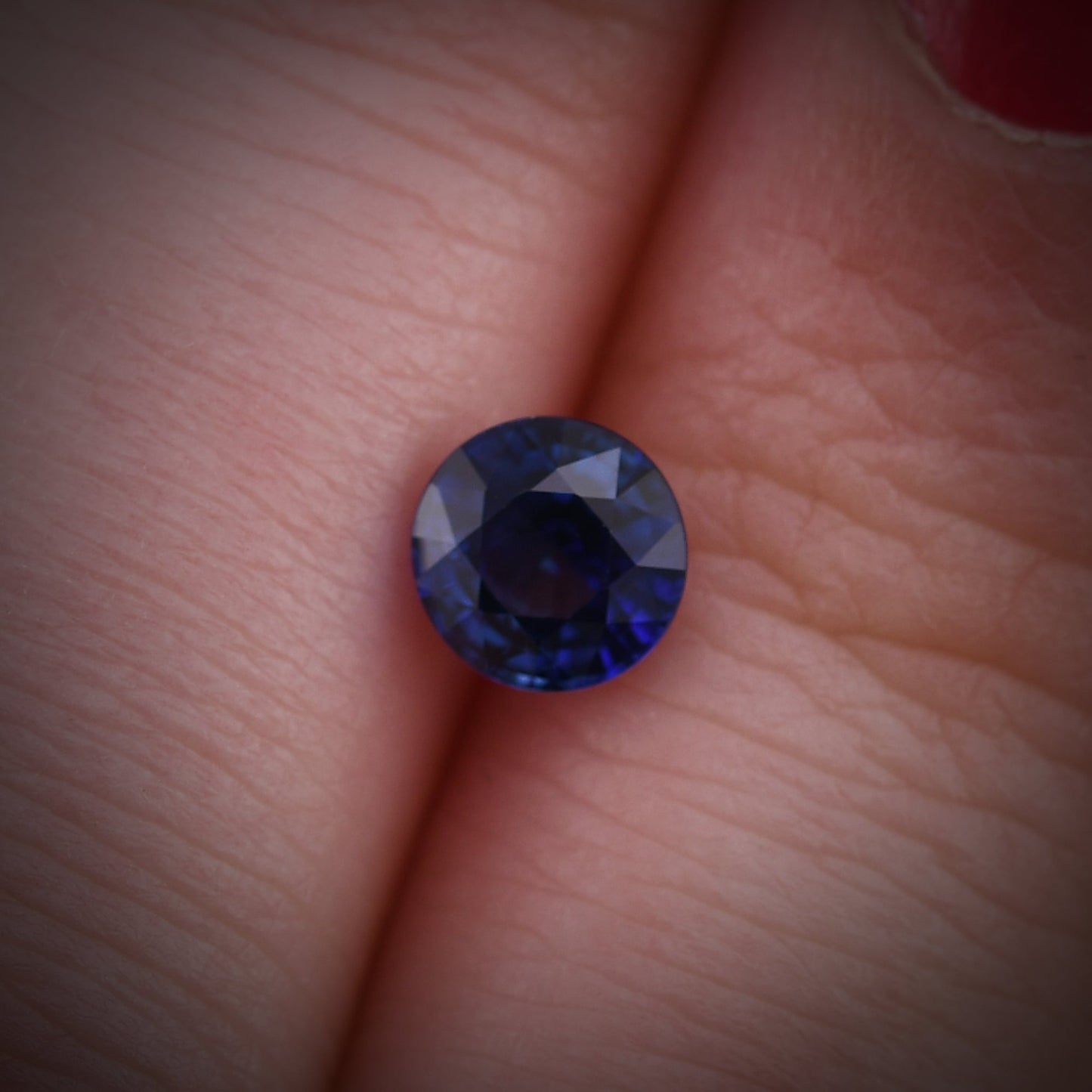 0,90 Karat blauer runder Saphir aus Sri Lanka