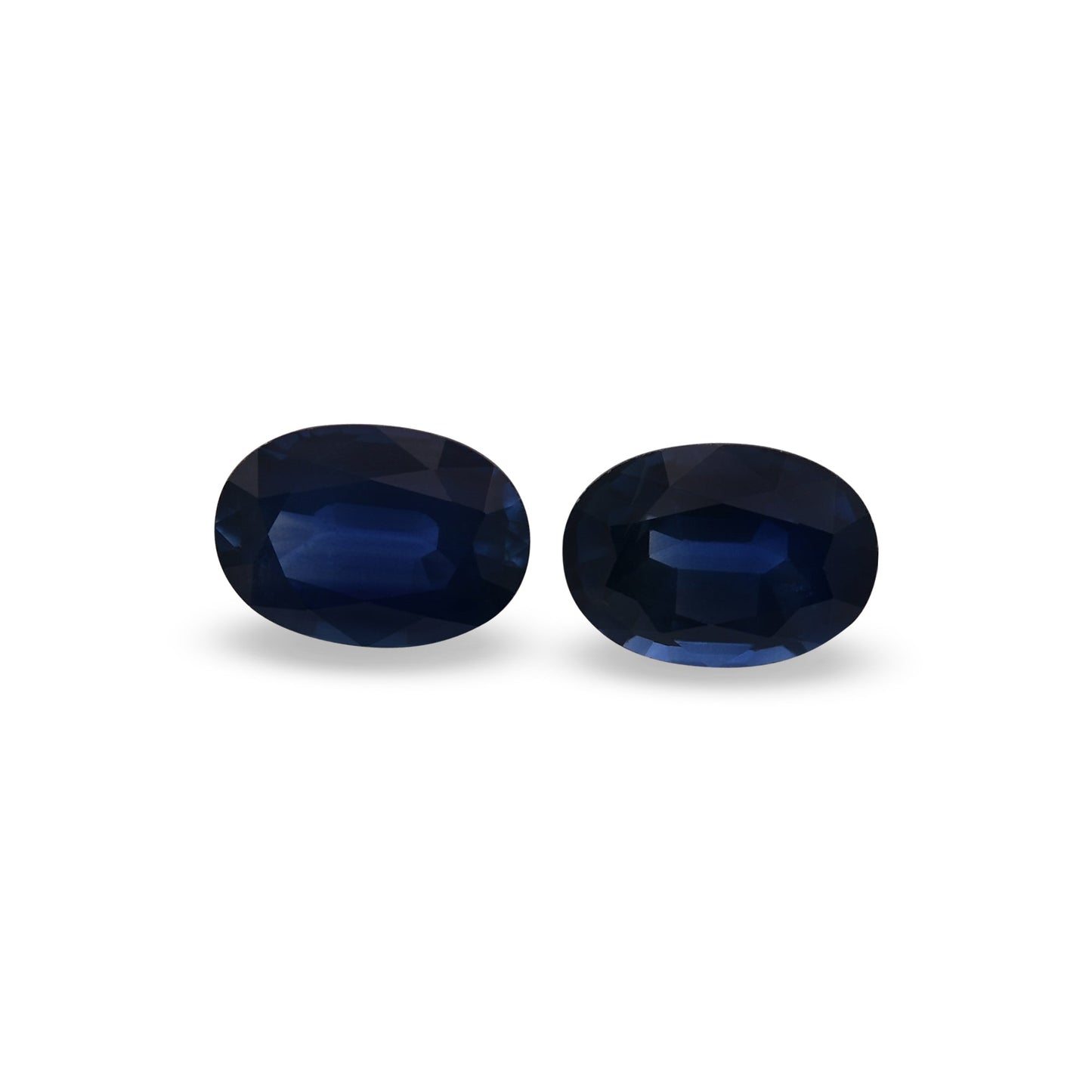 2,07 Karat blauer ovaler thailändischer Saphir