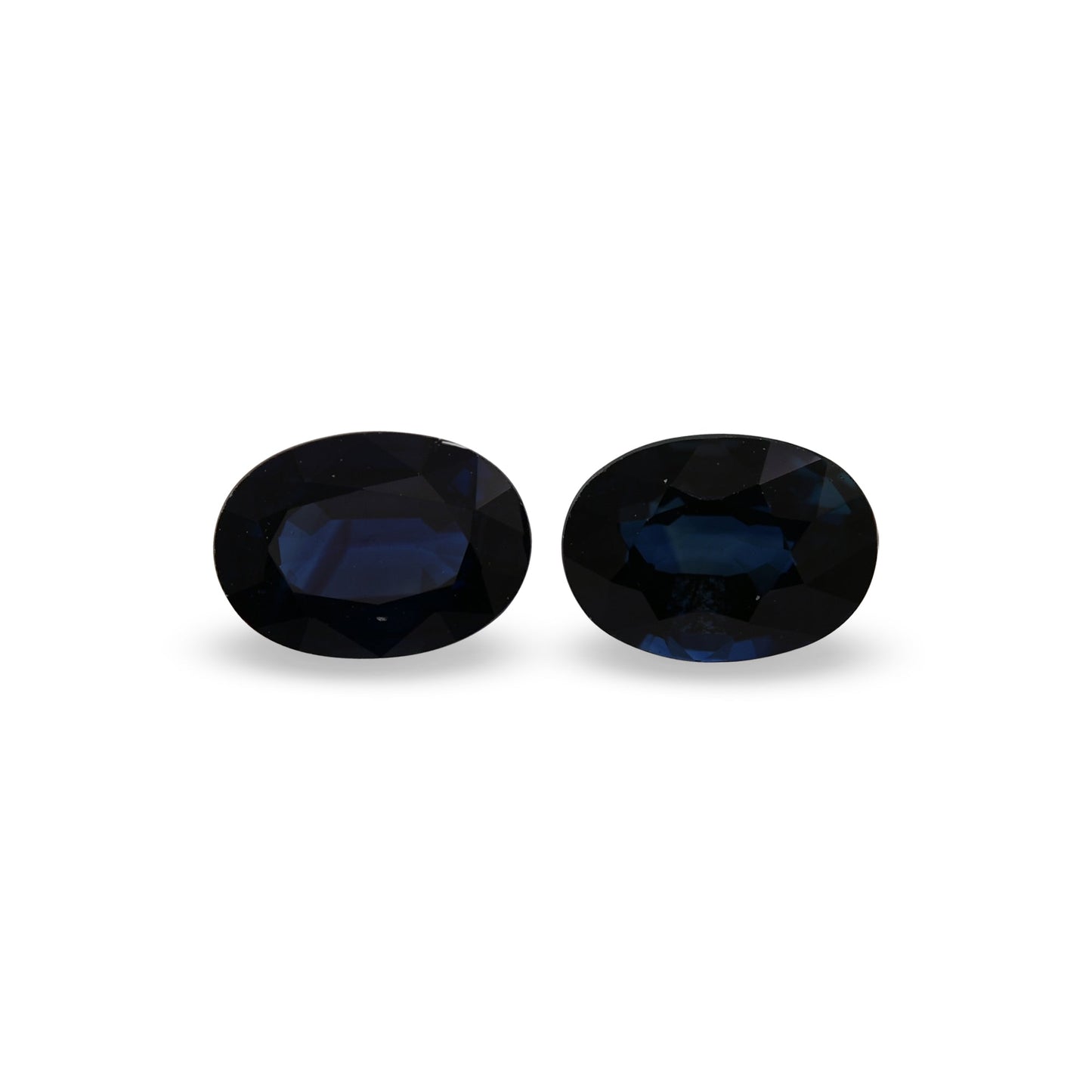 2,31 Karat blauer ovaler thailändischer Saphir