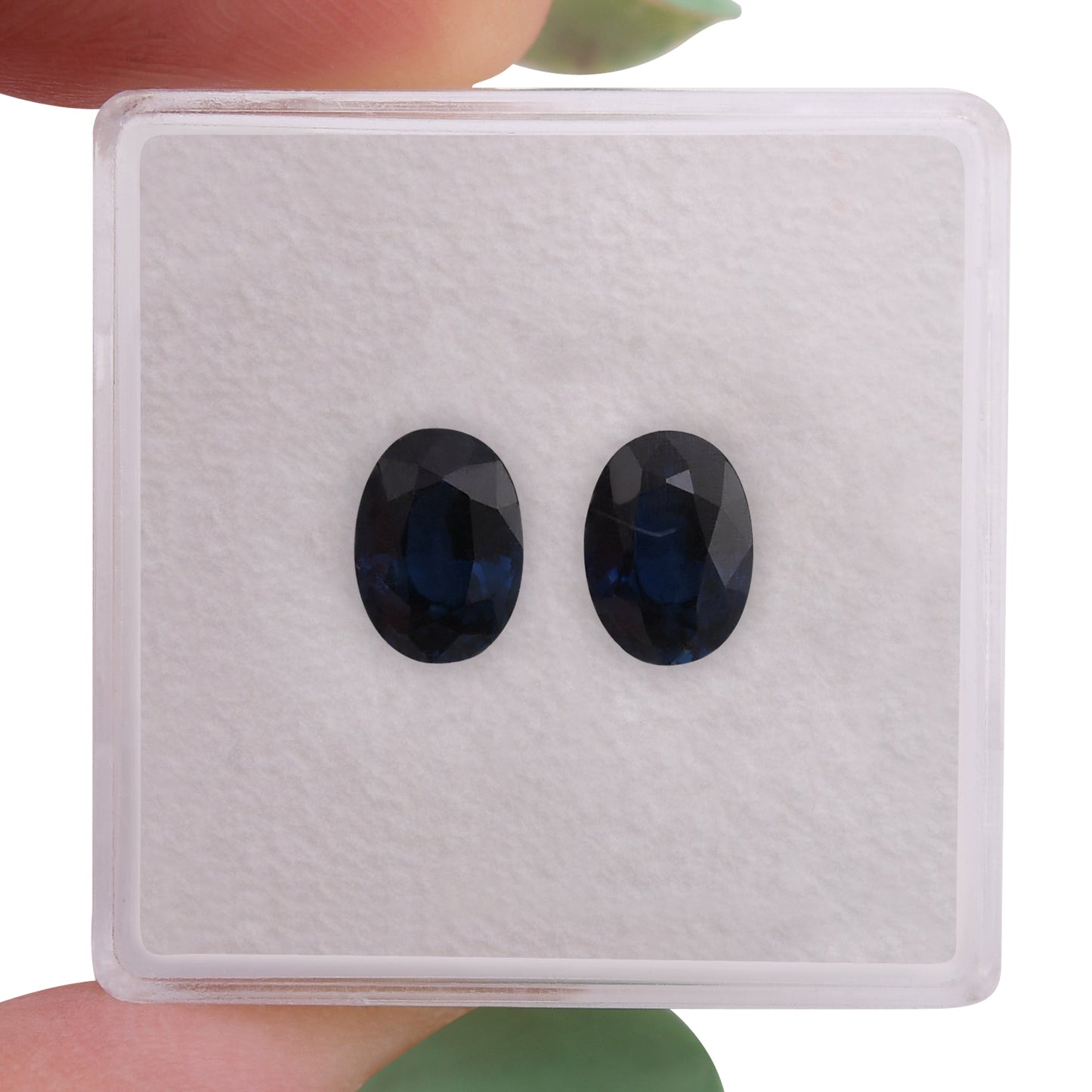 2,39 Karat blauer ovaler thailändischer Saphir