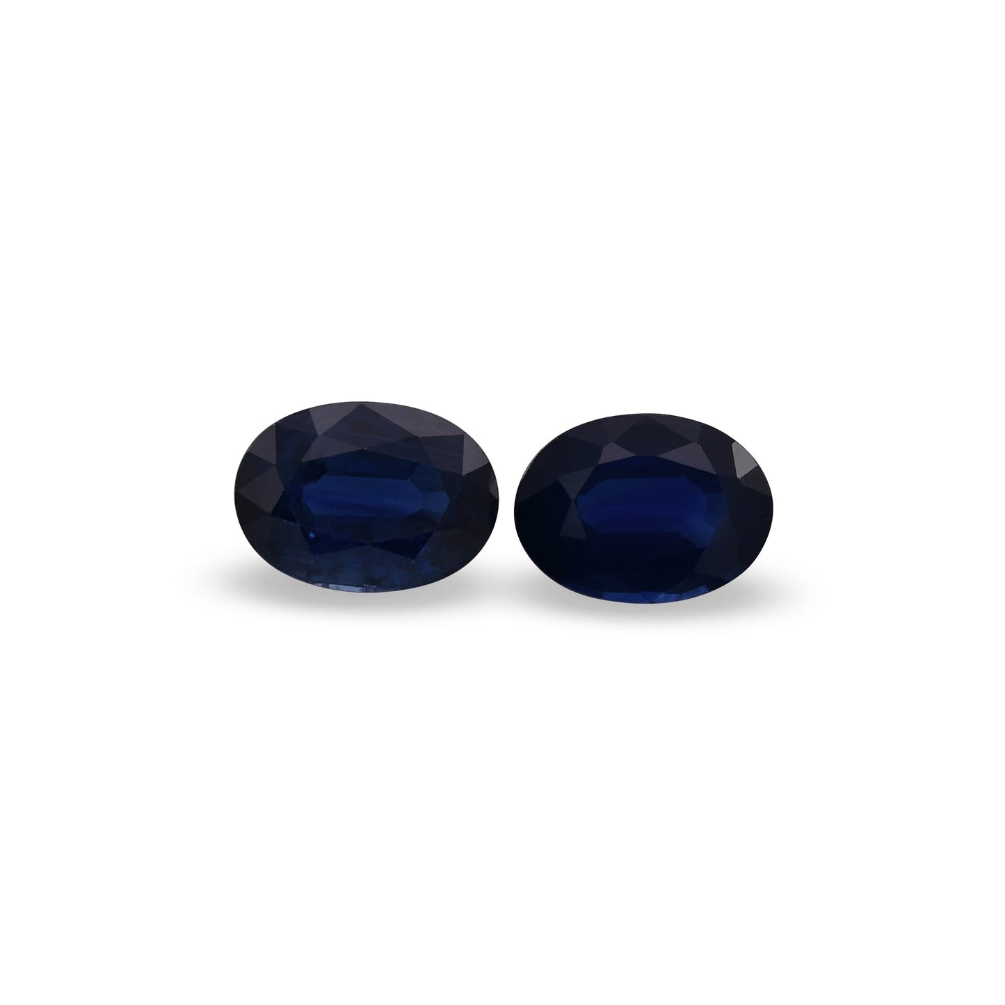 2,15 Karat blauer ovaler thailändischer Saphir