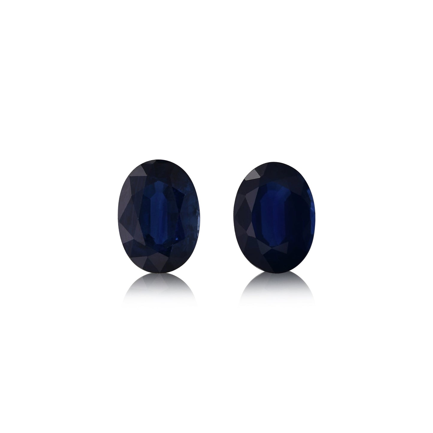 2,15 Karat blauer ovaler thailändischer Saphir