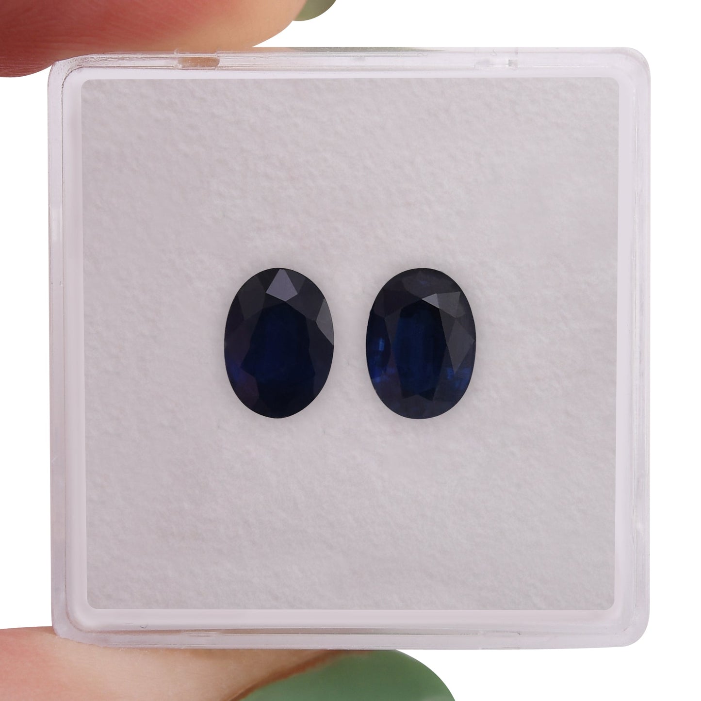 2,15 Karat blauer ovaler thailändischer Saphir