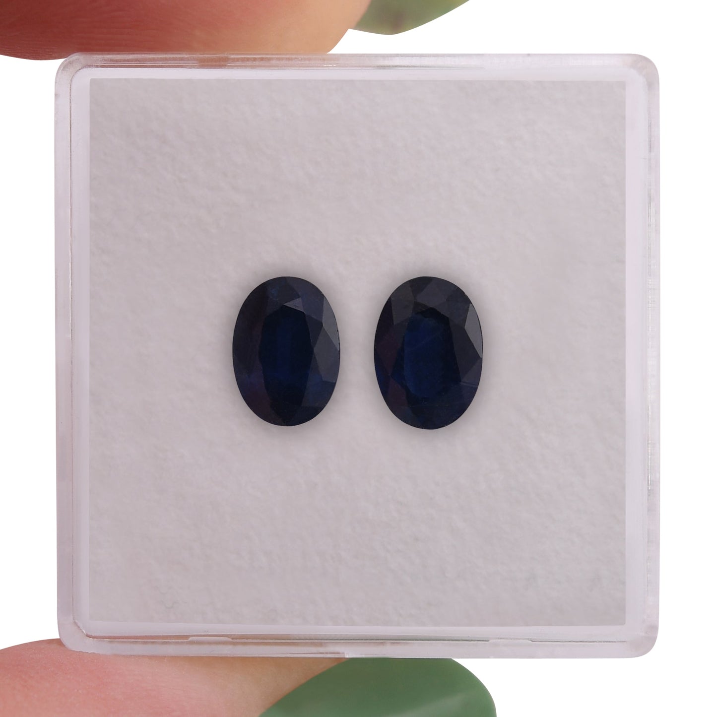 2,04 Karat blauer ovaler thailändischer Saphir