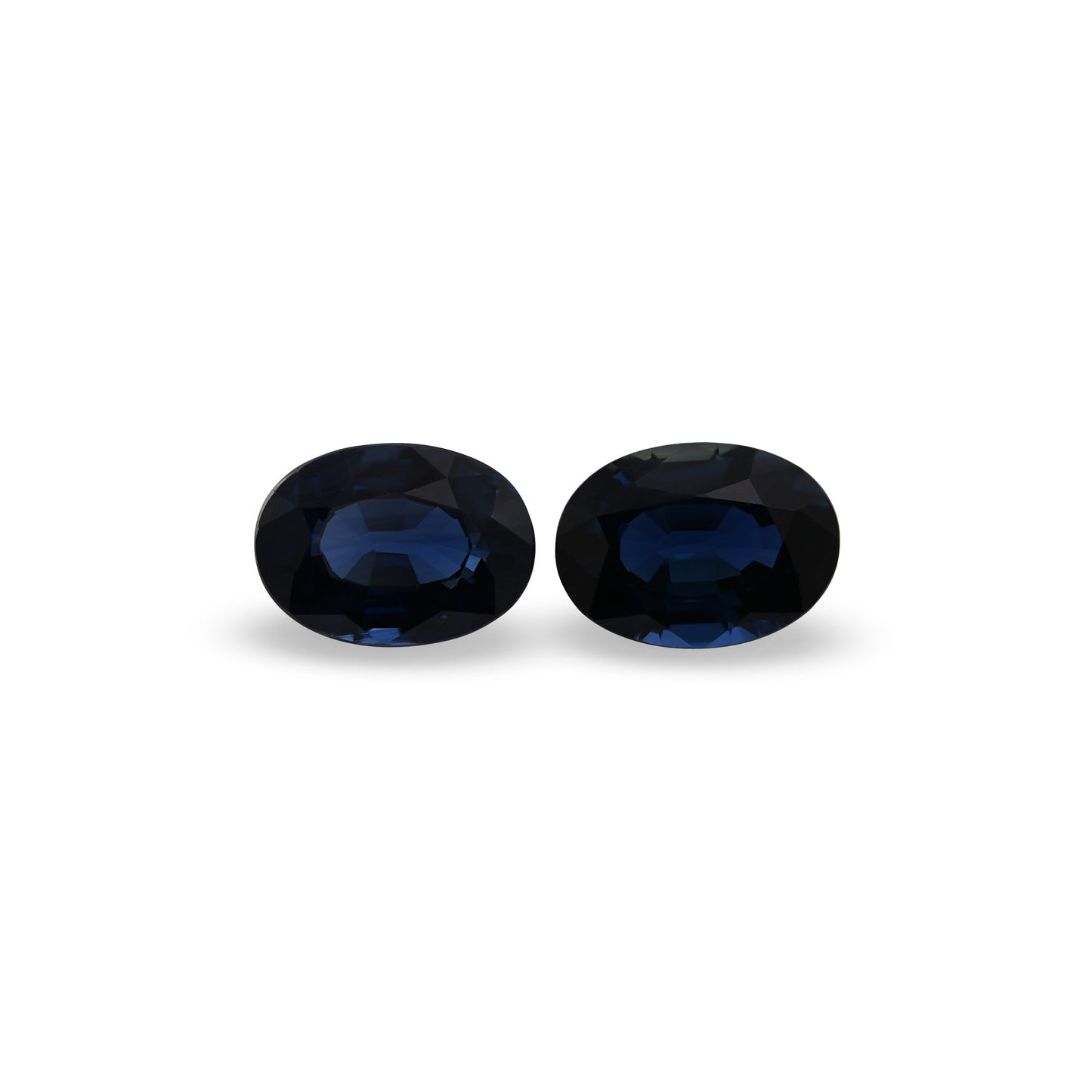 2,23 Karat blauer ovaler thailändischer Saphir