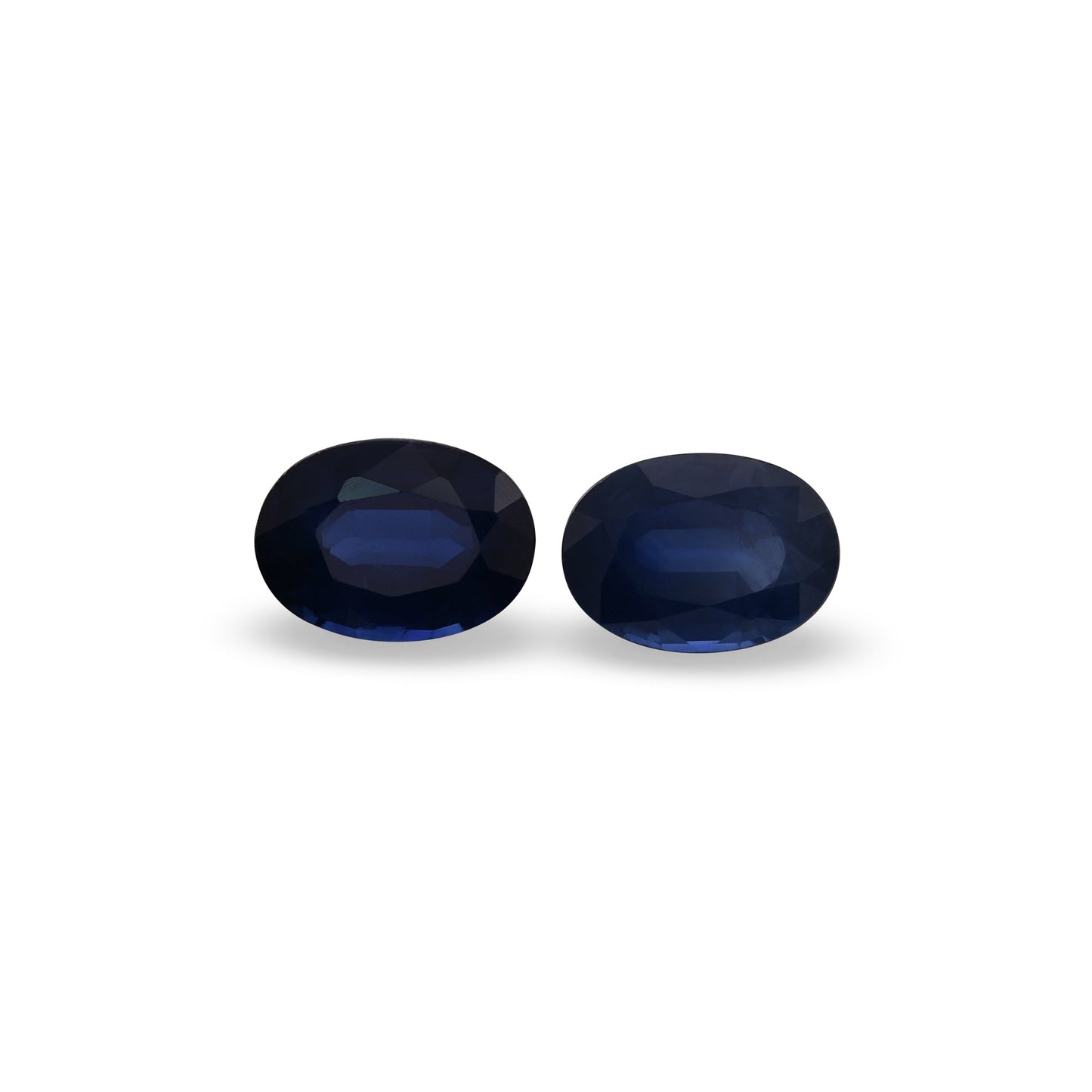 2,32 Karat blauer ovaler thailändischer Saphir