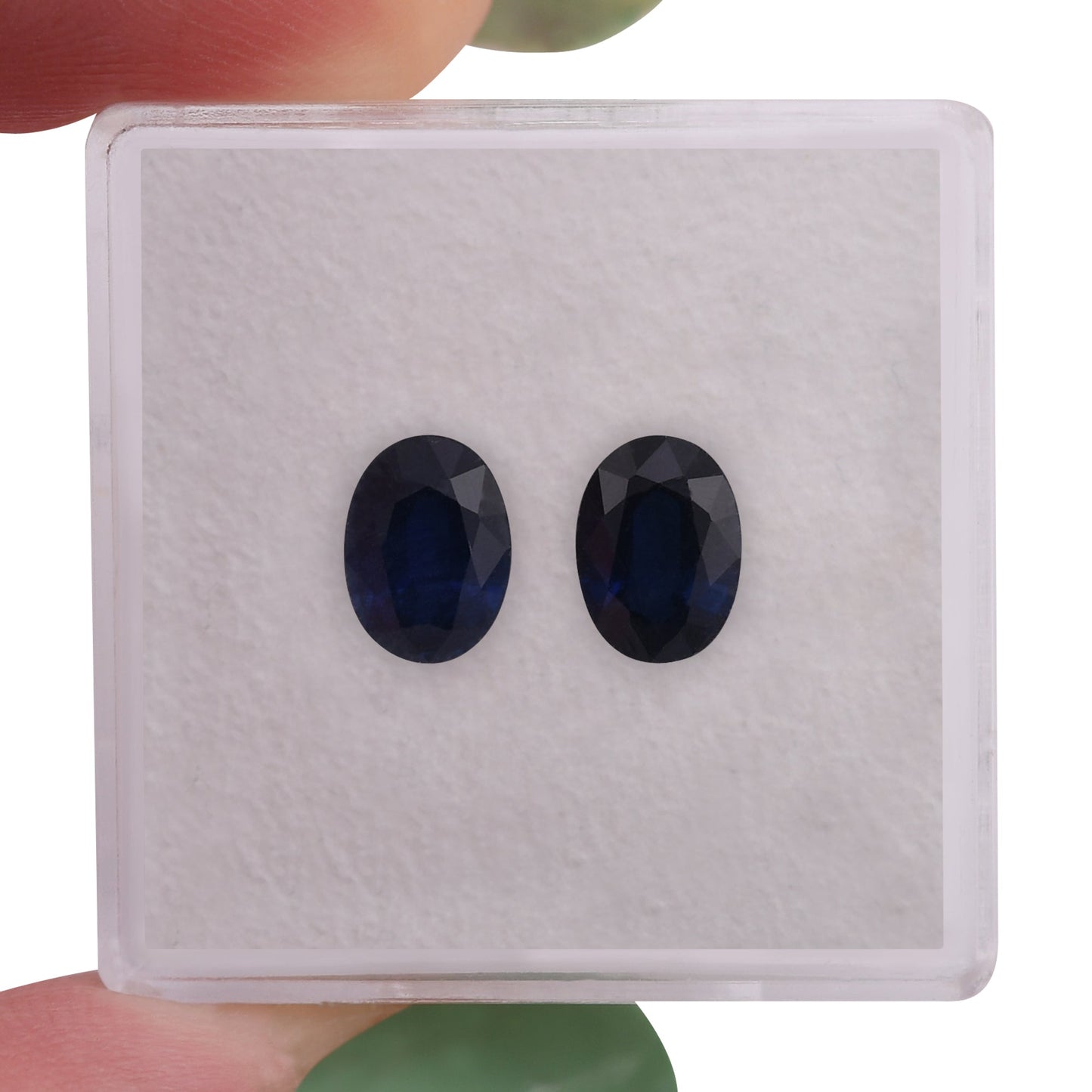 2,27 Karat blauer ovaler thailändischer Saphir